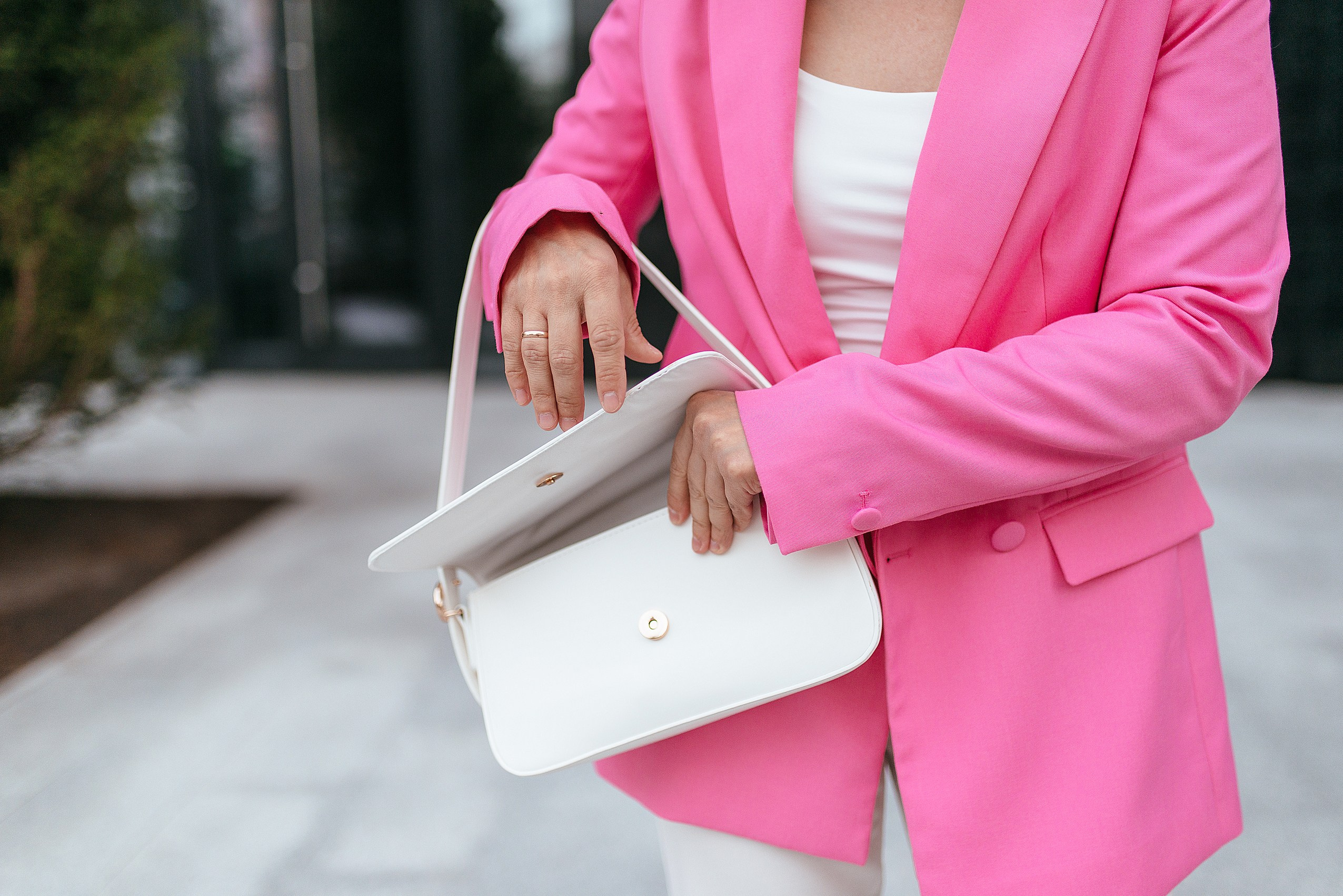 Уличная контент фотосессия для инстаграм дизайнера. Контент фотограф Дарья Едапина Новосибирск. Фотограф Дарья Едапина Новосибирск