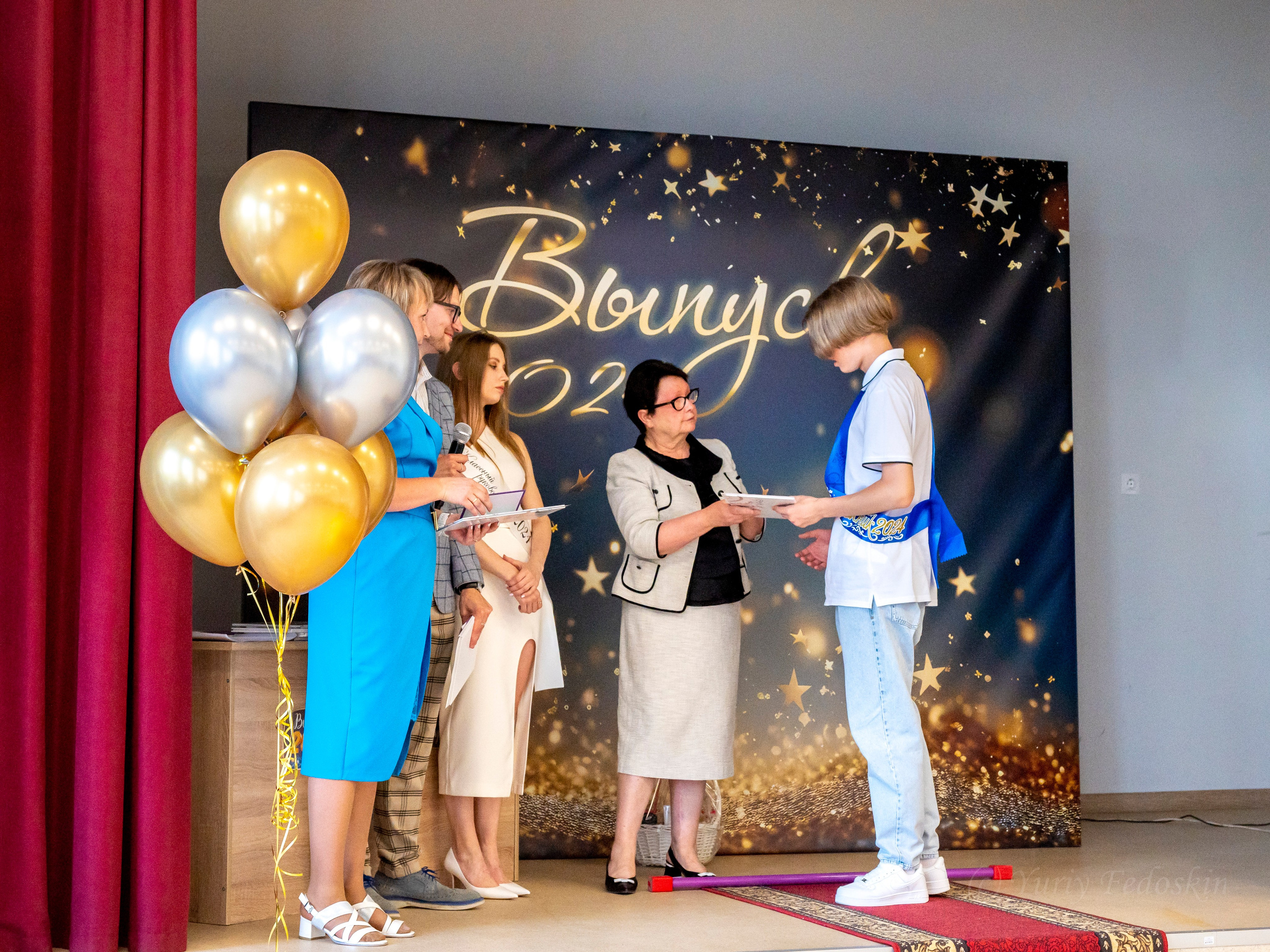 Репортаж о выпускном 9 классов в школе № 7 города Королёва, 26.06.24г. Профессиональный фотограф интерьеров в Москве Юрий Федоскин