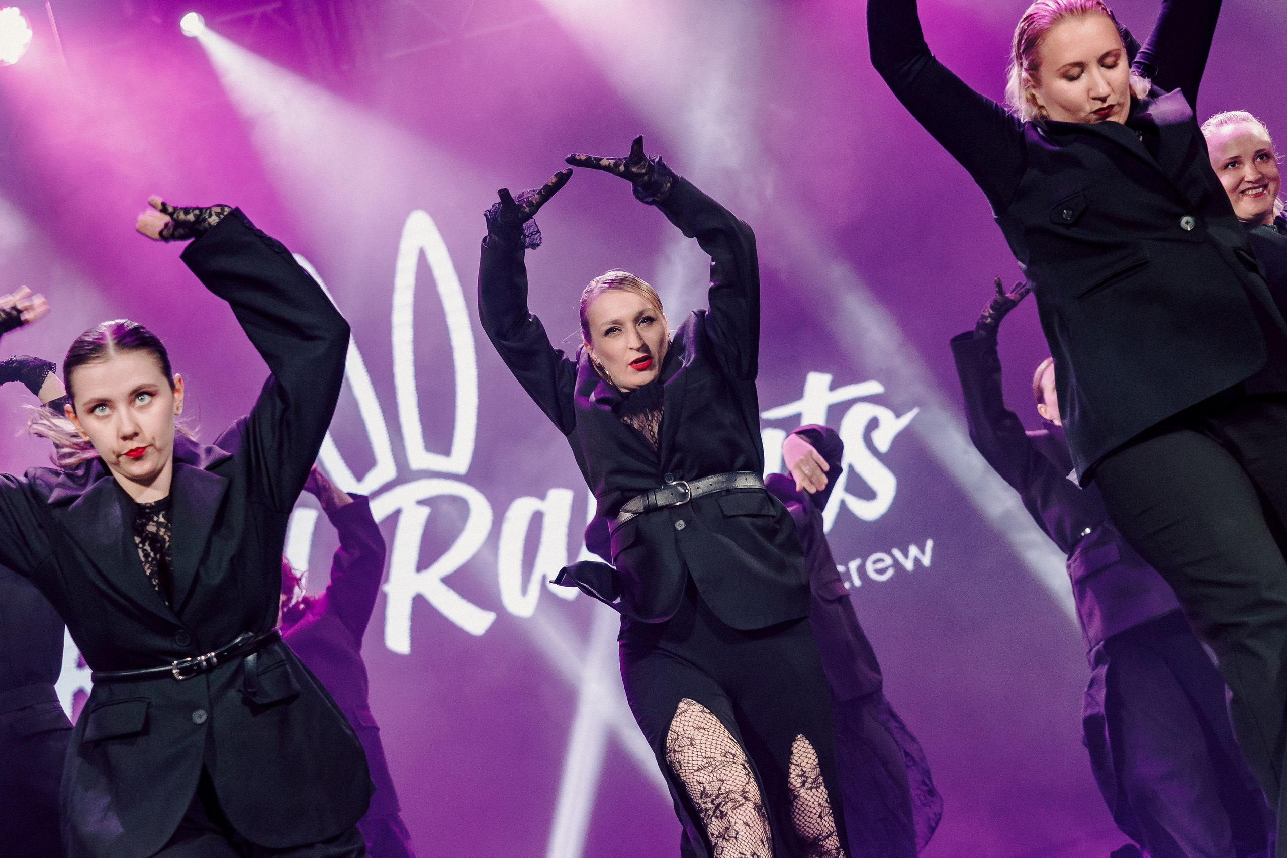 Отчётный концерт танцевальной школы «Red Rabbits» 2025. Лёшка Варзегов — фотограф