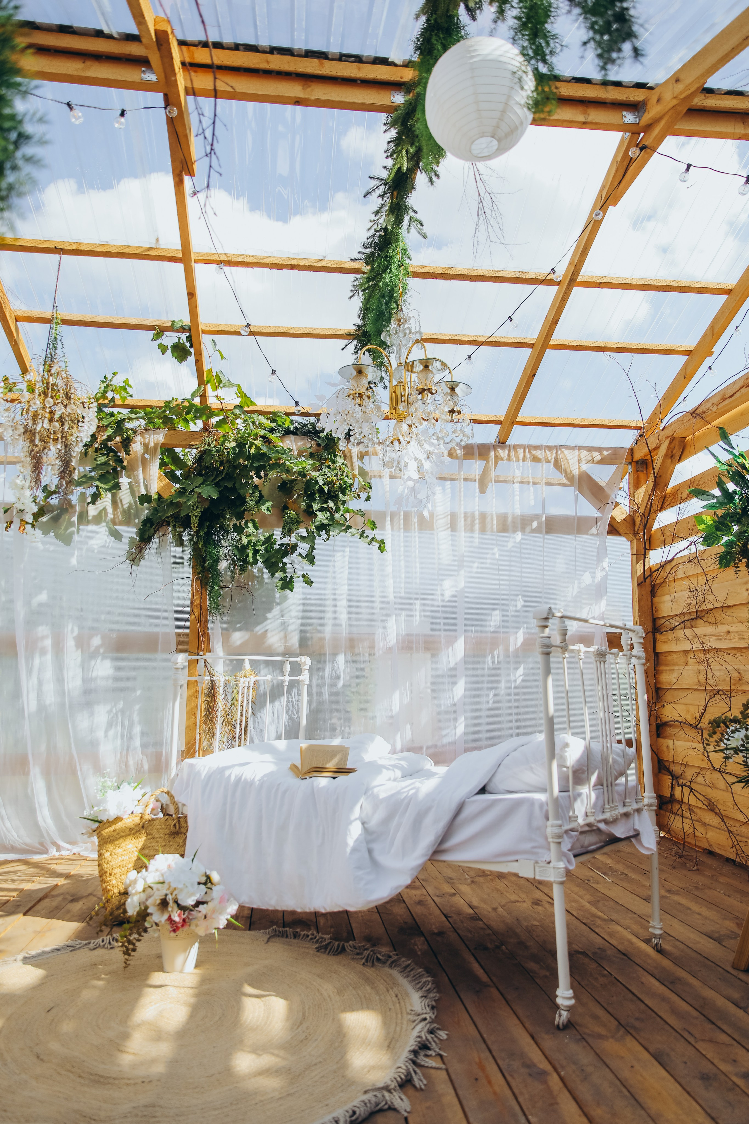 Уличная локация «Лесной дом». Фотостудия в Мариуполе «Берлога»