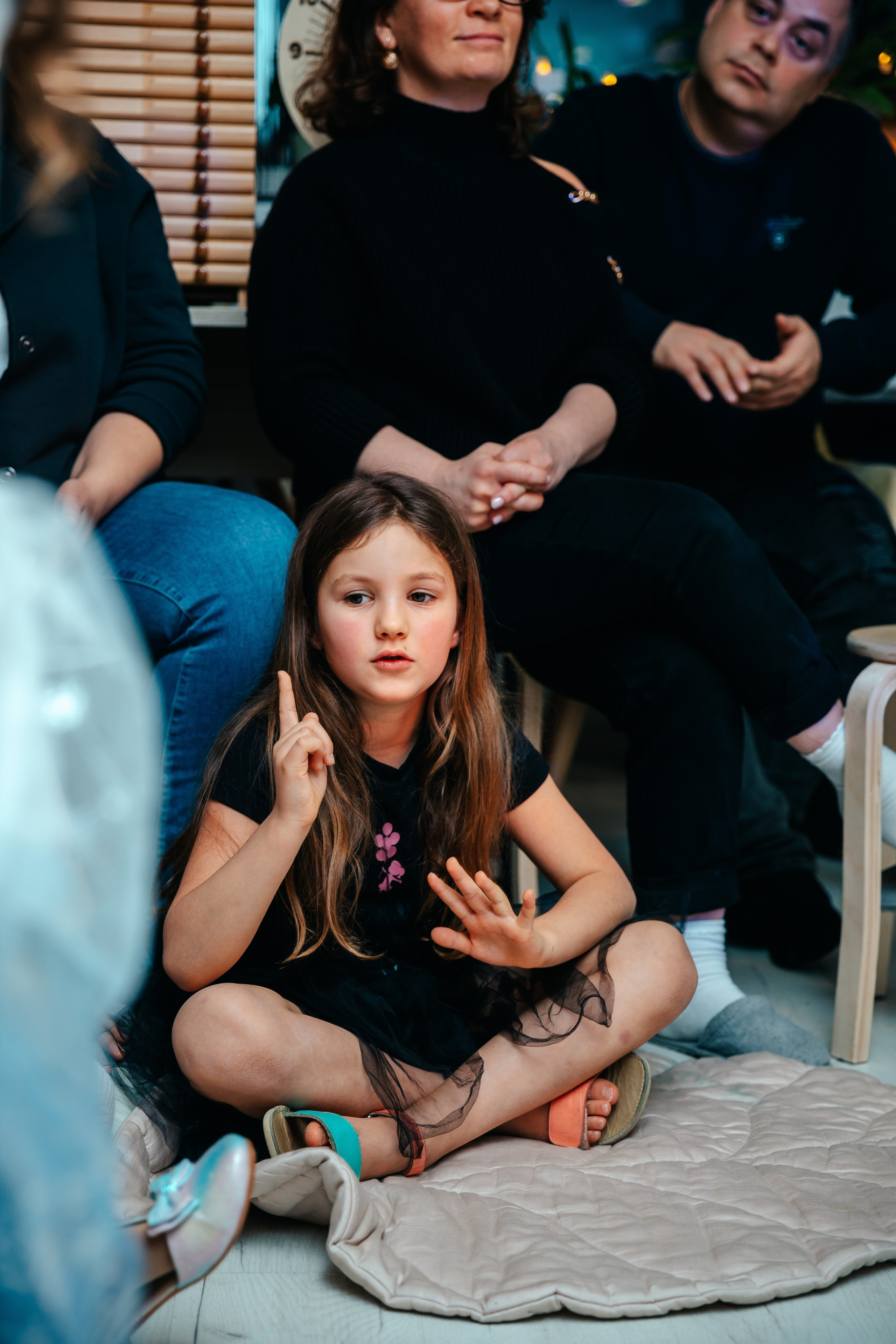 Новогодний утренник в Монтессори-школе. Семейный lifestyle фотограф в Санкт-Петербурге Людмила Пахомова