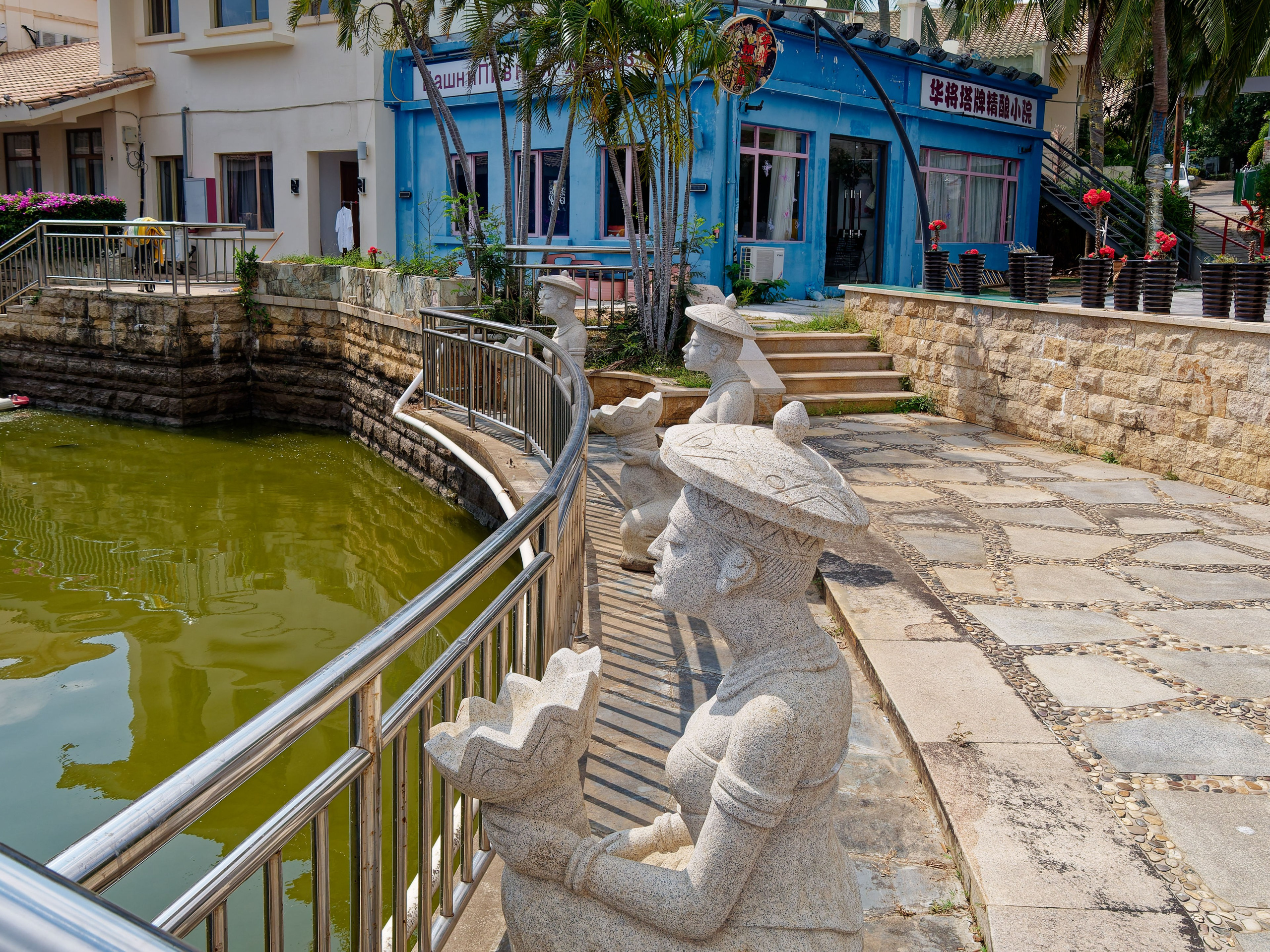 Хайнань 2026, улицы Ялунвань и Саньи. Фотопрогулки по Миру