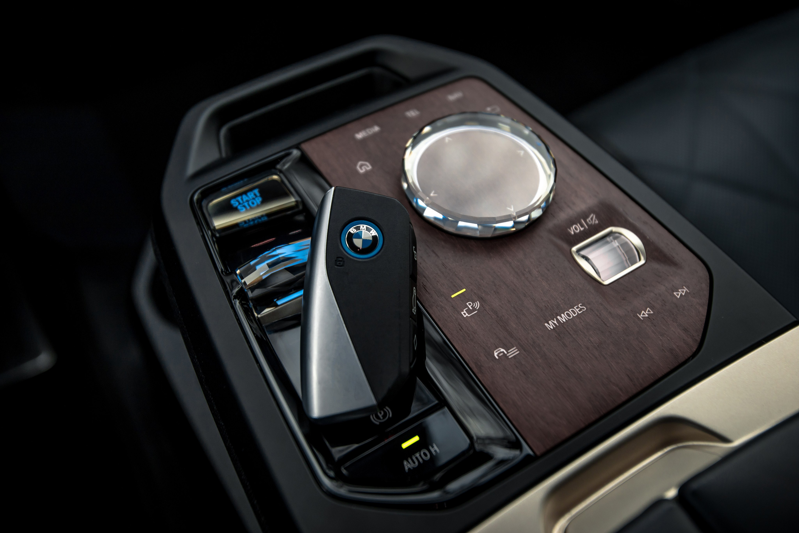 BMW iX. Автомобильный фотограф в Москве Андрей Емельянов