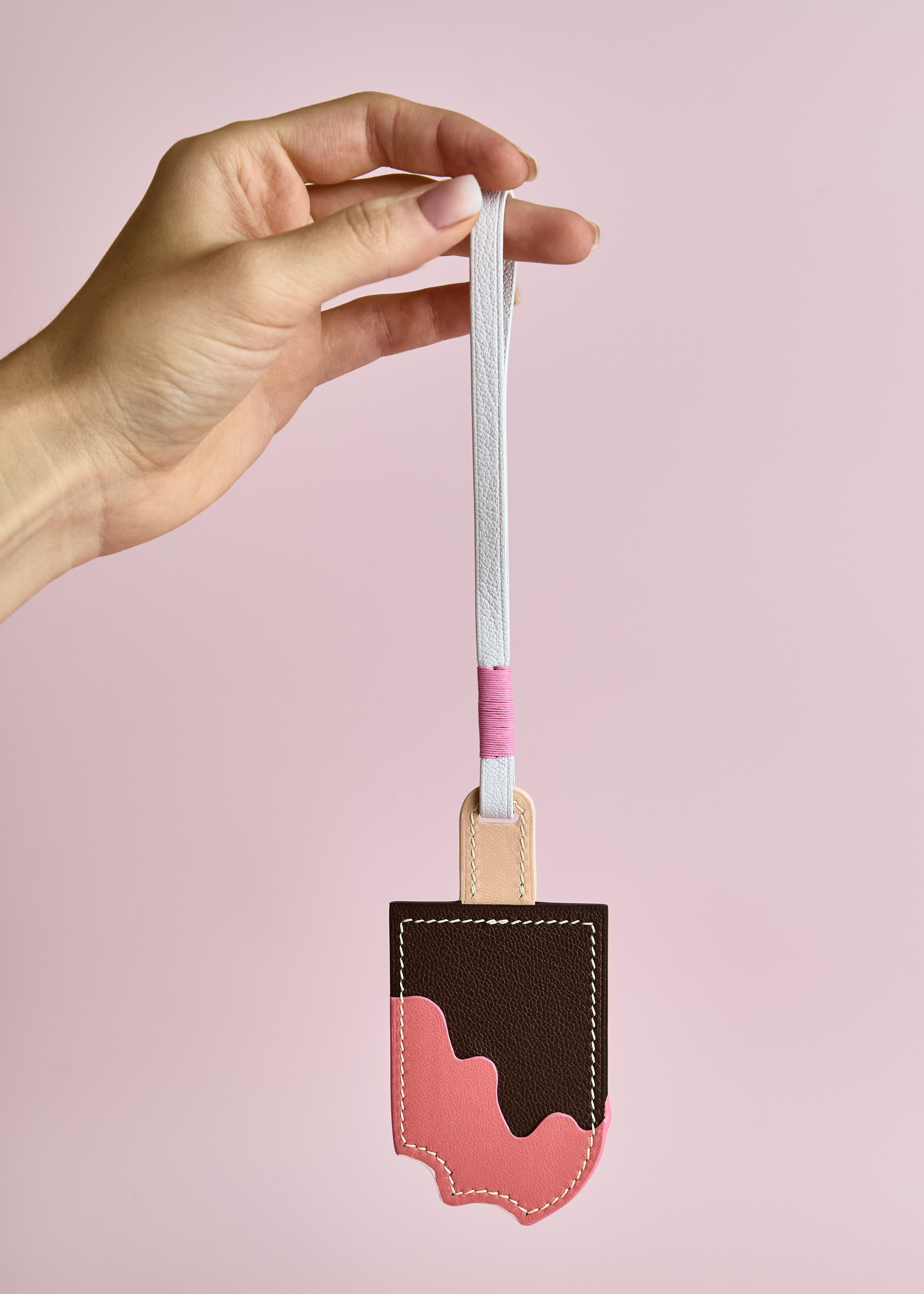 Шармы для сумок. Частный мастер — дизайнер по созданию аксессуаров из кожи Олег Шарыгин