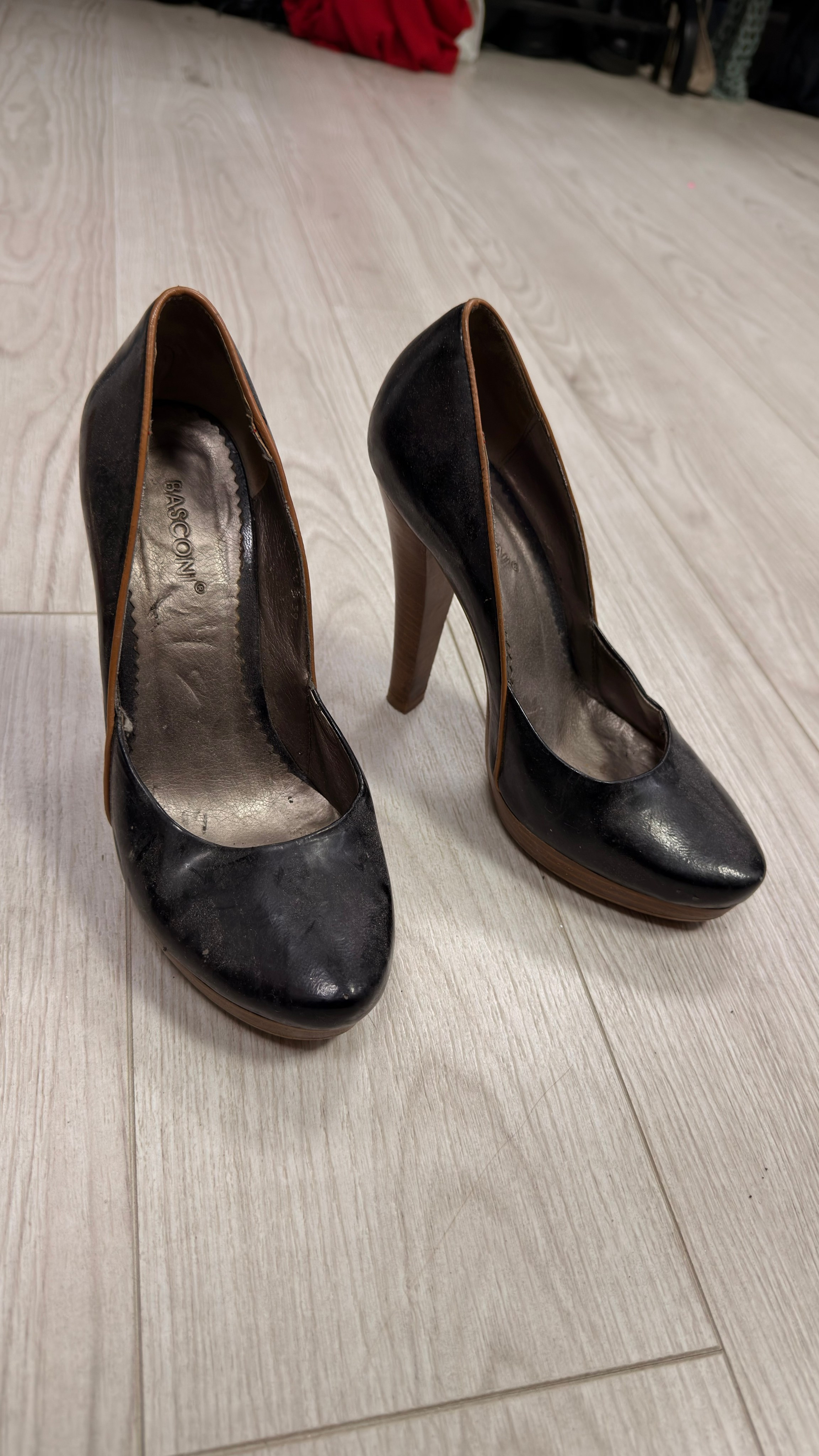 Туфли в аренду. Аренда костюмов, платьев и реквизита для фотосессий на Камчатке