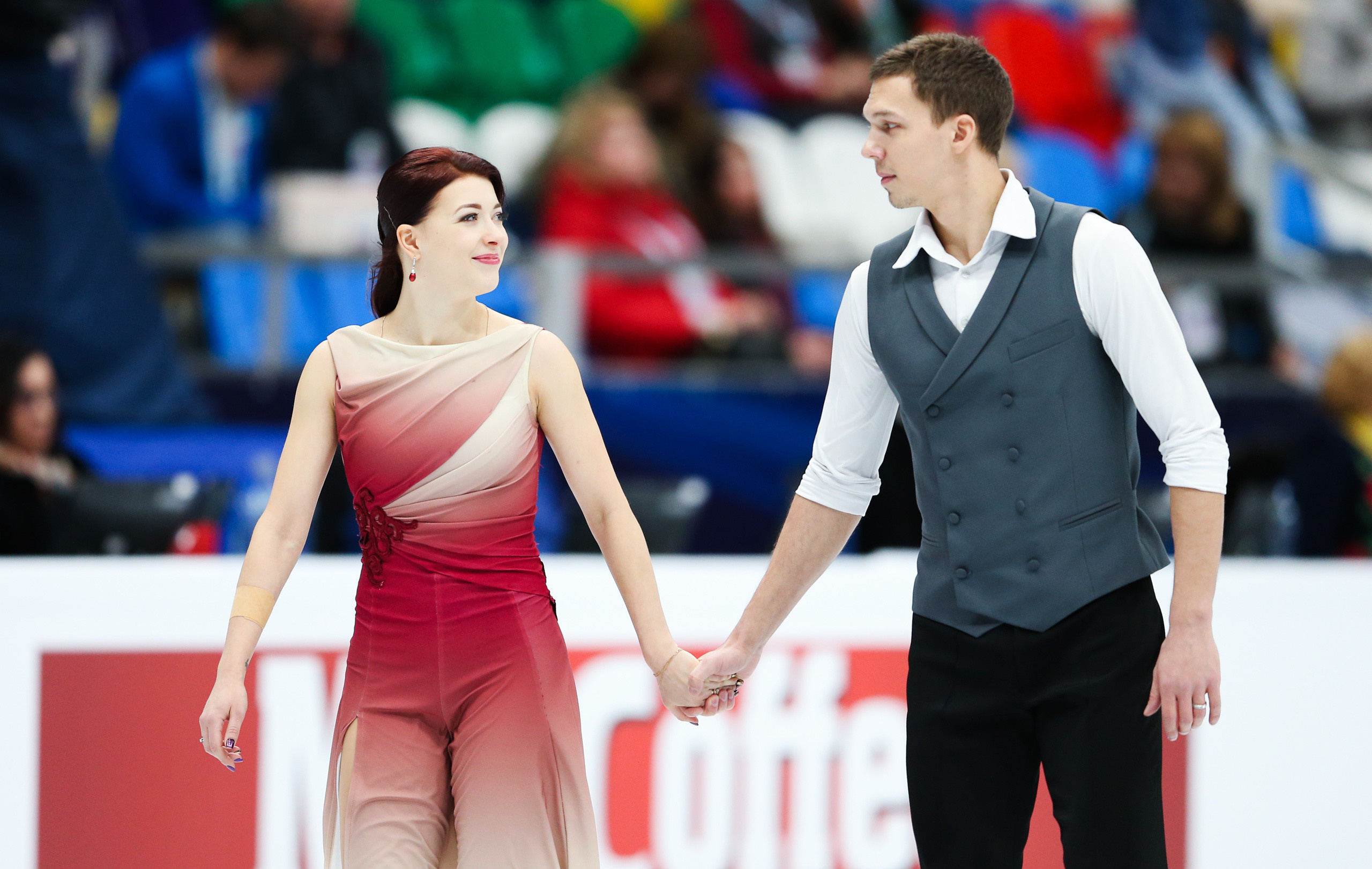 Чемпионат Европы по фигурному катанию — Загитова и Медведева — фото. Фотограф художественная гимнастика, фигурное катание, Москва и область