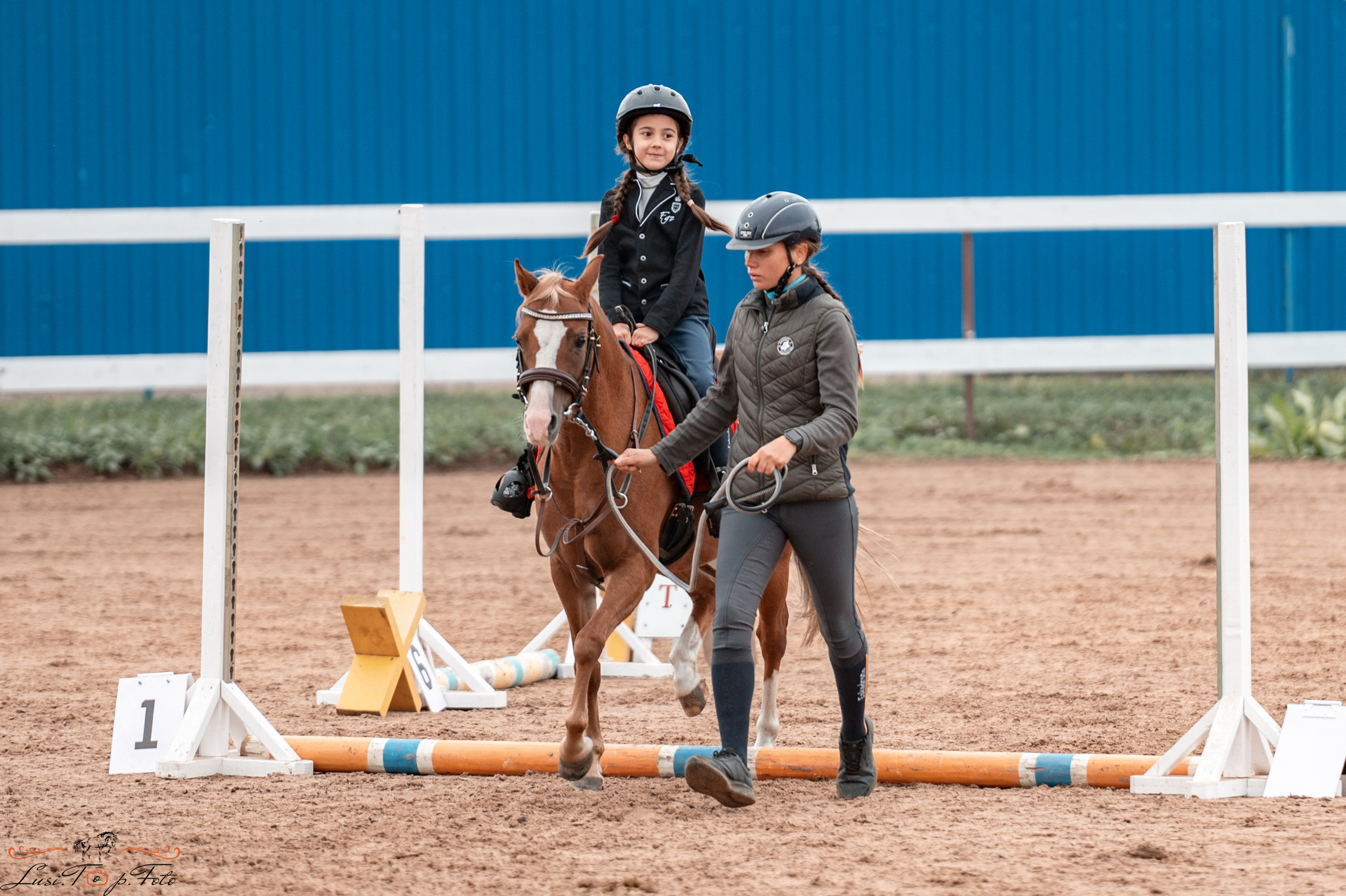 Конкур в КК «Резвая» — 10 лет. Конный и фотограф с животными в Твери Топталова Люся