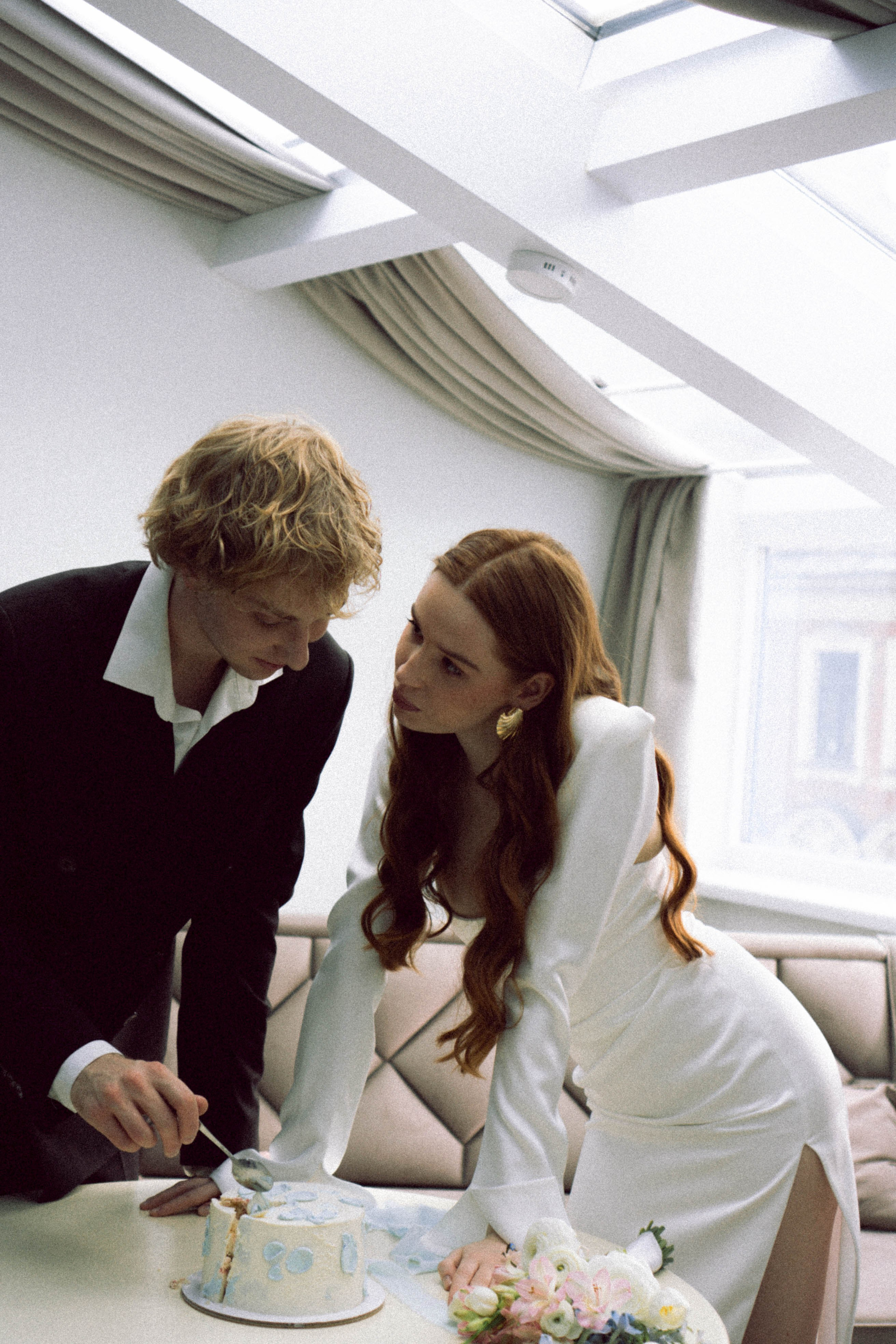 СВАДЕБНАЯ СЬЕМКА В ОТЕЛЕ. СБОРЫ ЖЕНИХА И НЕВЕСТЫ И ТАКЖЕ ТОР И ПОДГОТОВКА К ПРОГУЛКЕ. Профессиональный фотограф, Санкт-Петербург — Виктория Богомолова