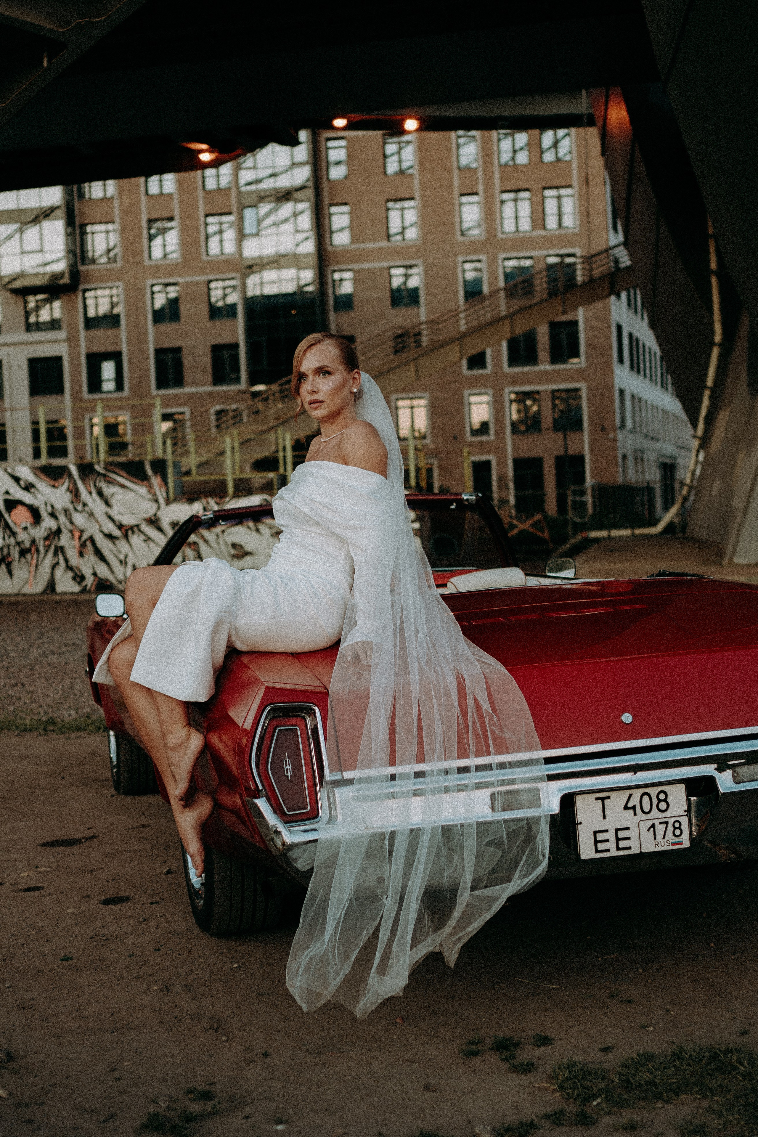 СВАДЕБНАЯ СЬЕМКА ВОЗЛЕ МСОТА БЕТАНКУРА НА КАБРИОЛЕТЕ. Профессиональный фотограф, Санкт-Петербург — Виктория Богомолова