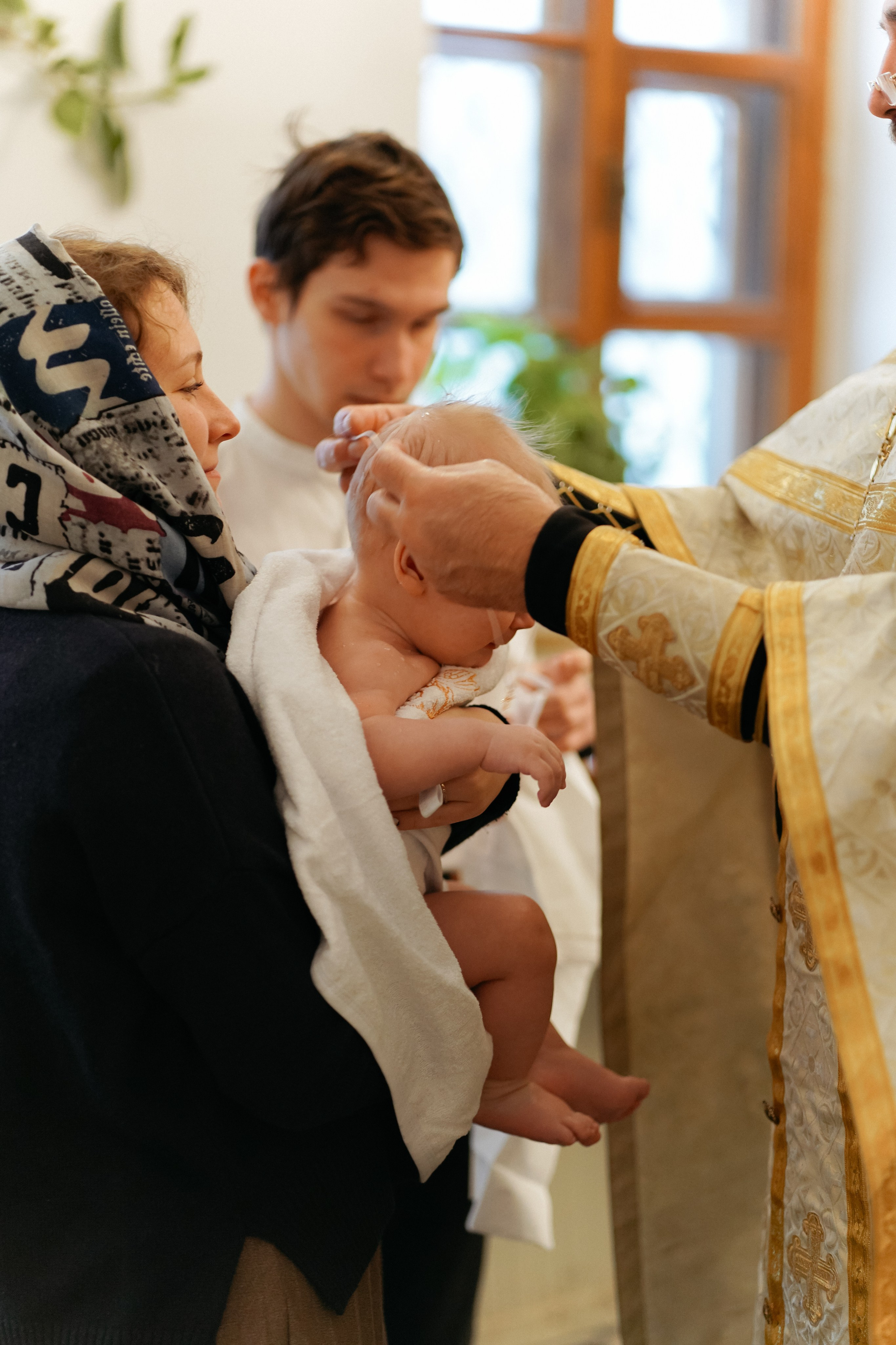 Таинство крещения Льва. Фотограф в Москве Тарасенко Татьяна