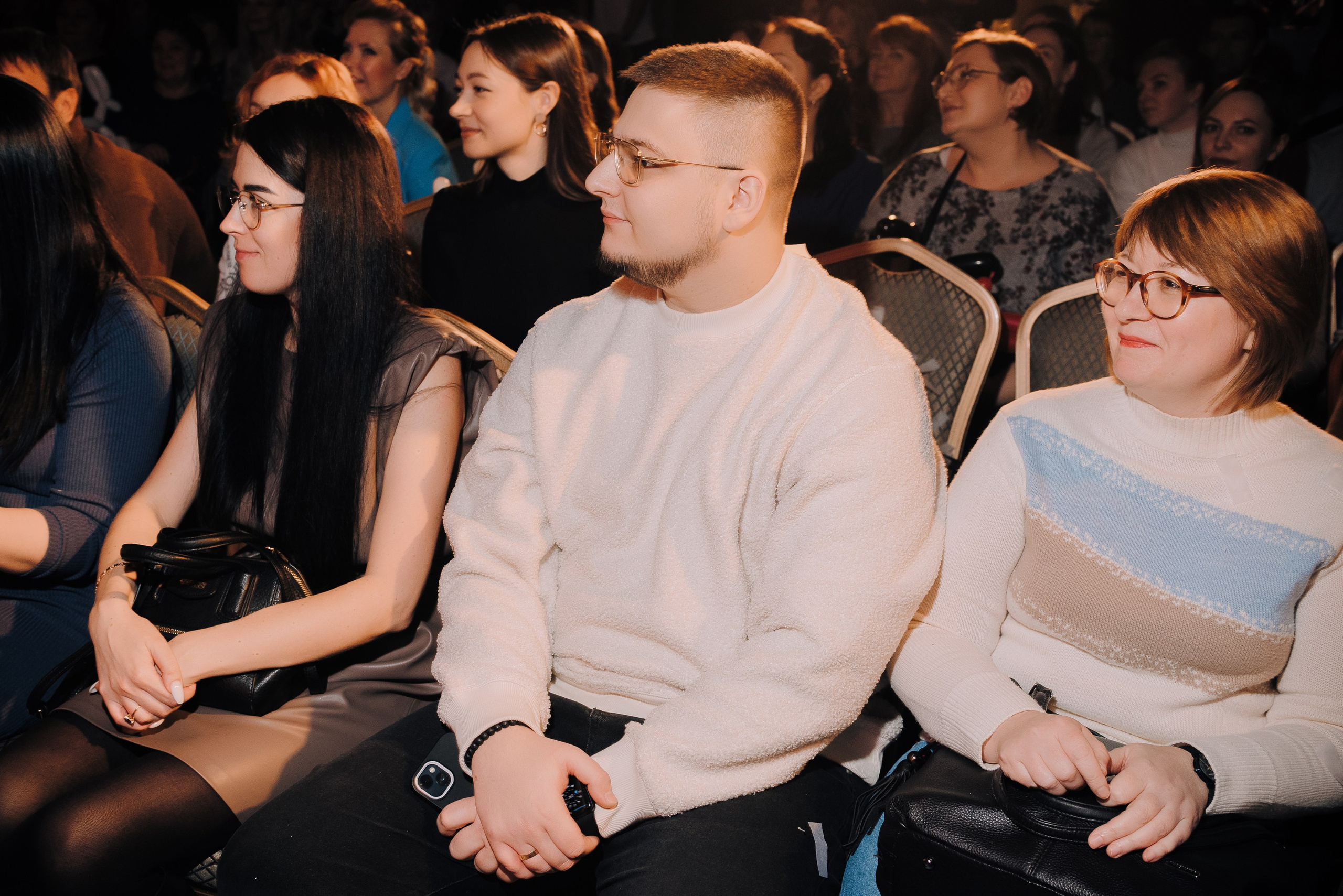 СПЕКТАКЛЬ «ВОЛШЕБНЫЕ ОЧКИ» ОПТИК-ЦЕНТР. Репортажный фотограф Зуев Роман г. Челябинск