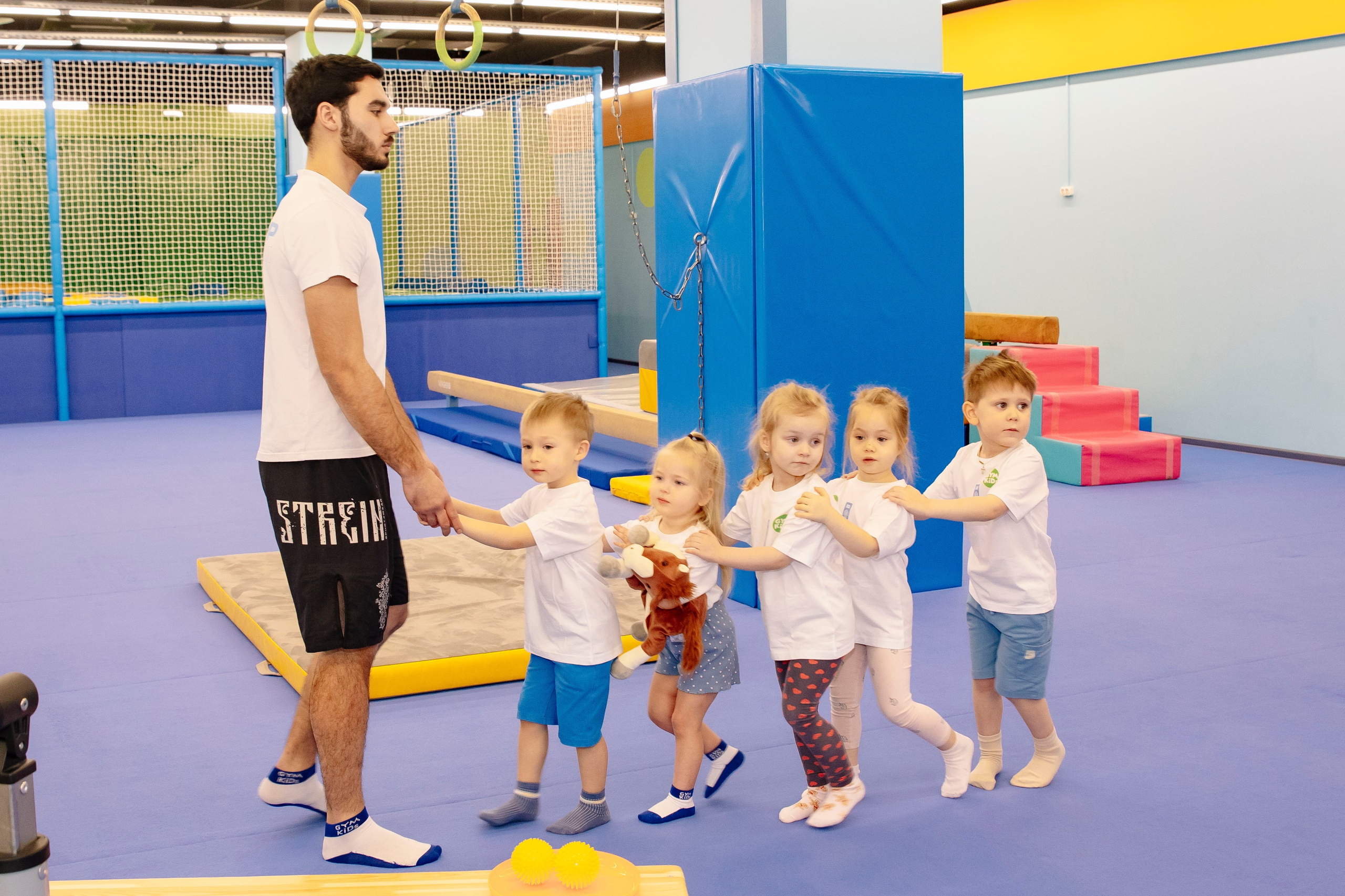 Соревнования по гимнастике в Gymkids Чертаново. Профессиональный фотограф в Москве | Заказать фотосессию и съемку