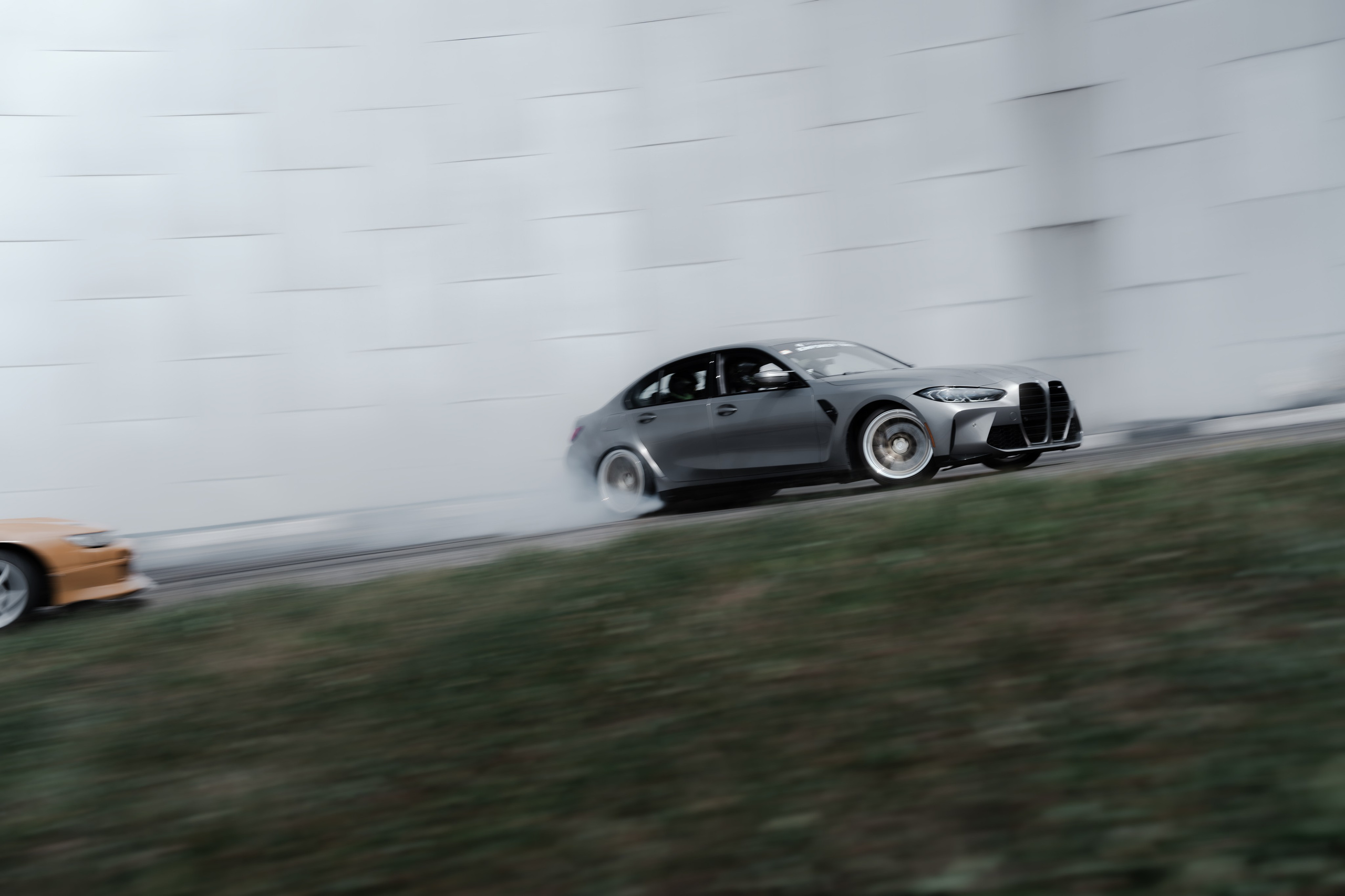 //GROUNDED2025. Автомобильный фотограф