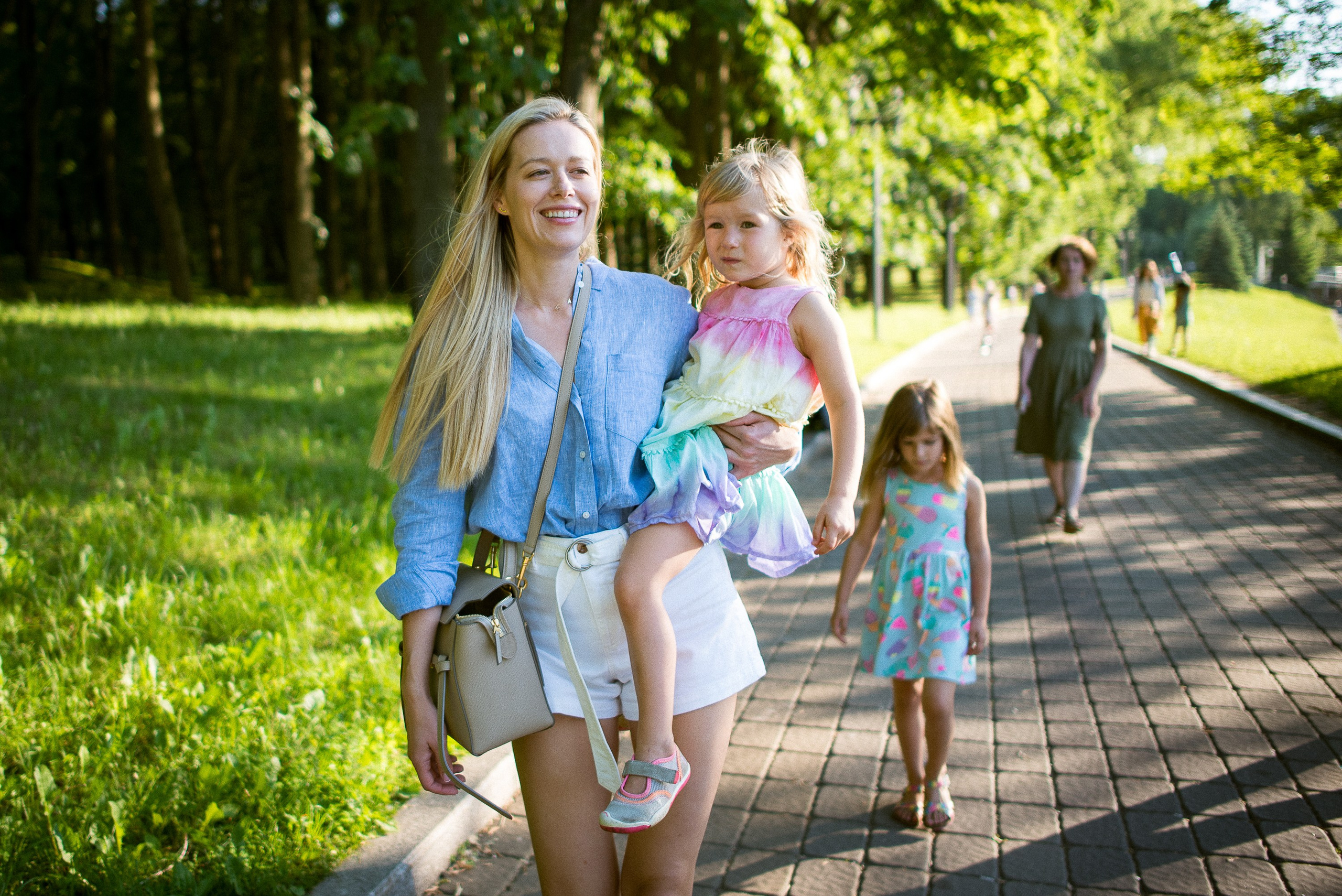 Park Family Walk. Documentary family photography in Barcelona and beyond