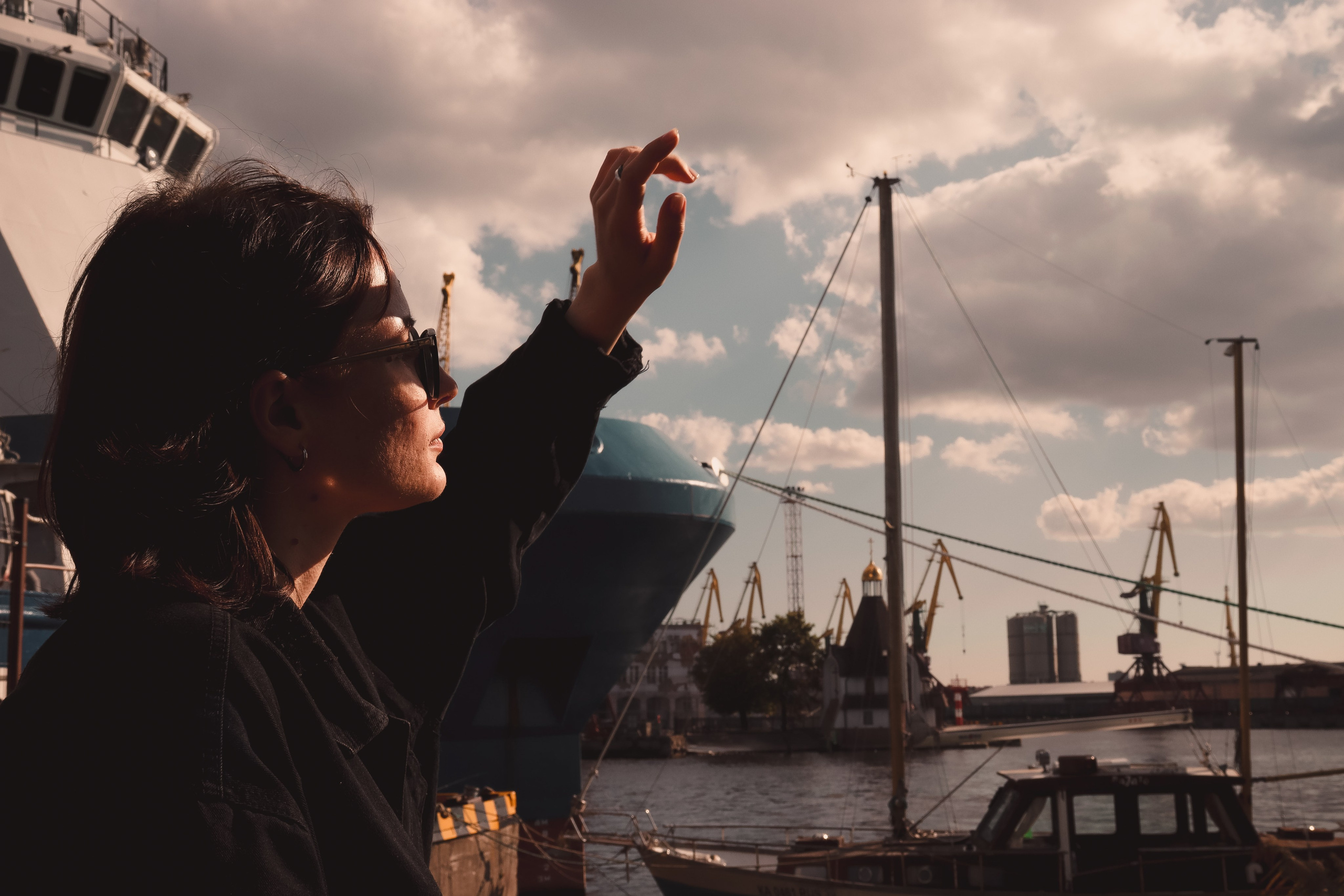 Юля П. (Near the water). — Digital Noise —