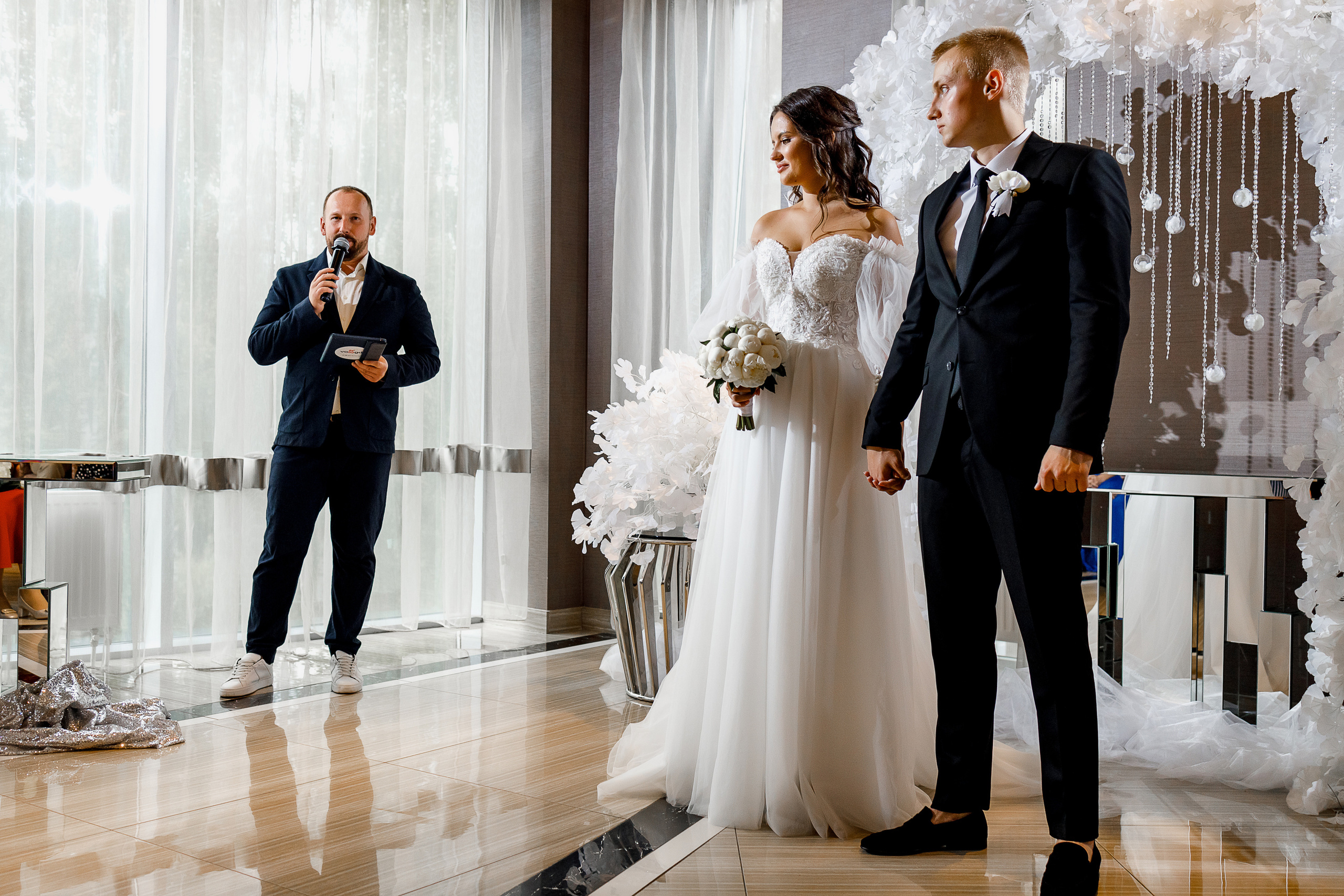 Красивая свадебная церемония в шикарном отеле. Олег Сверчков | Свадебный фотограф Вологда