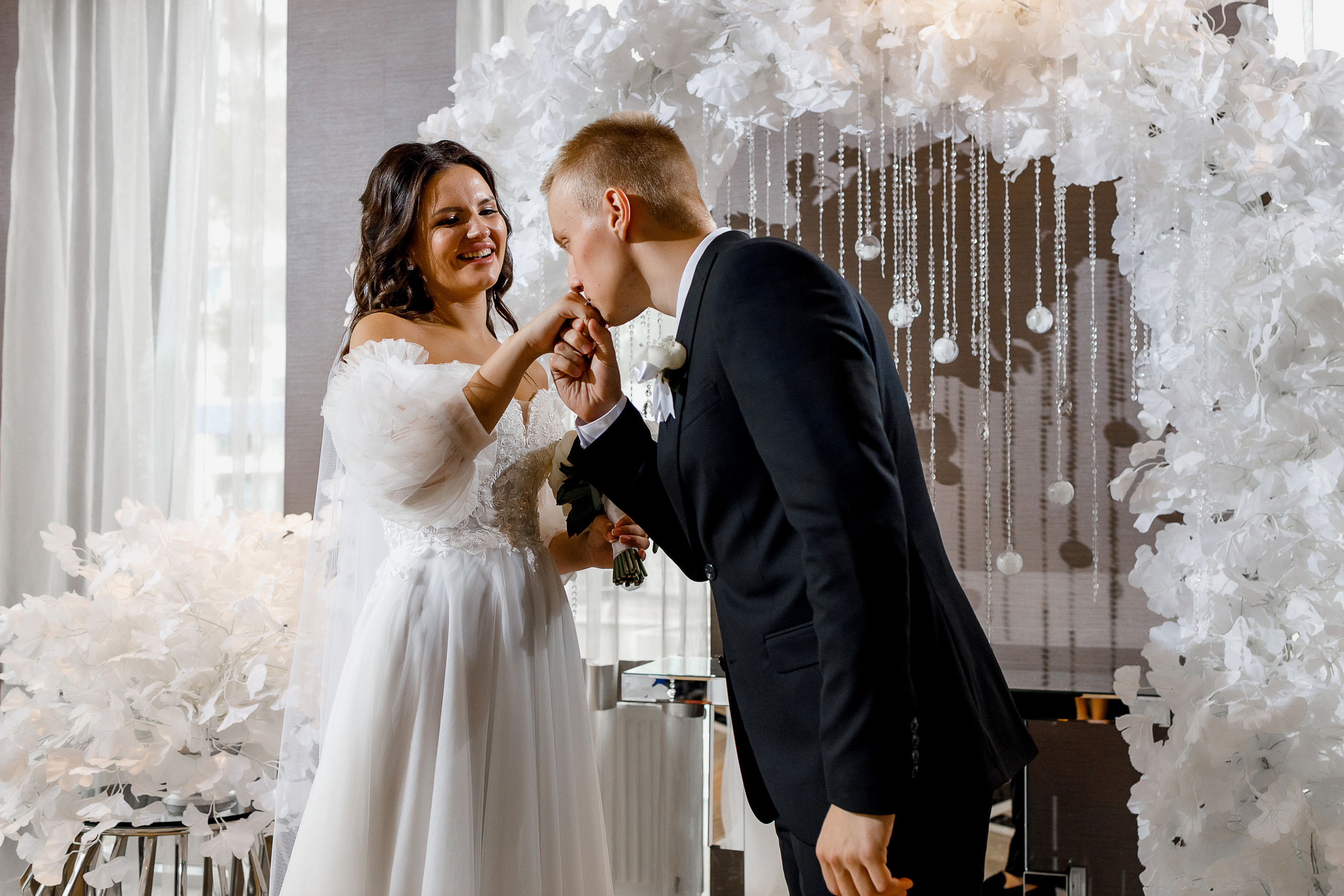 Красивая свадебная церемония в шикарном отеле. Олег Сверчков | Свадебный фотограф Вологда