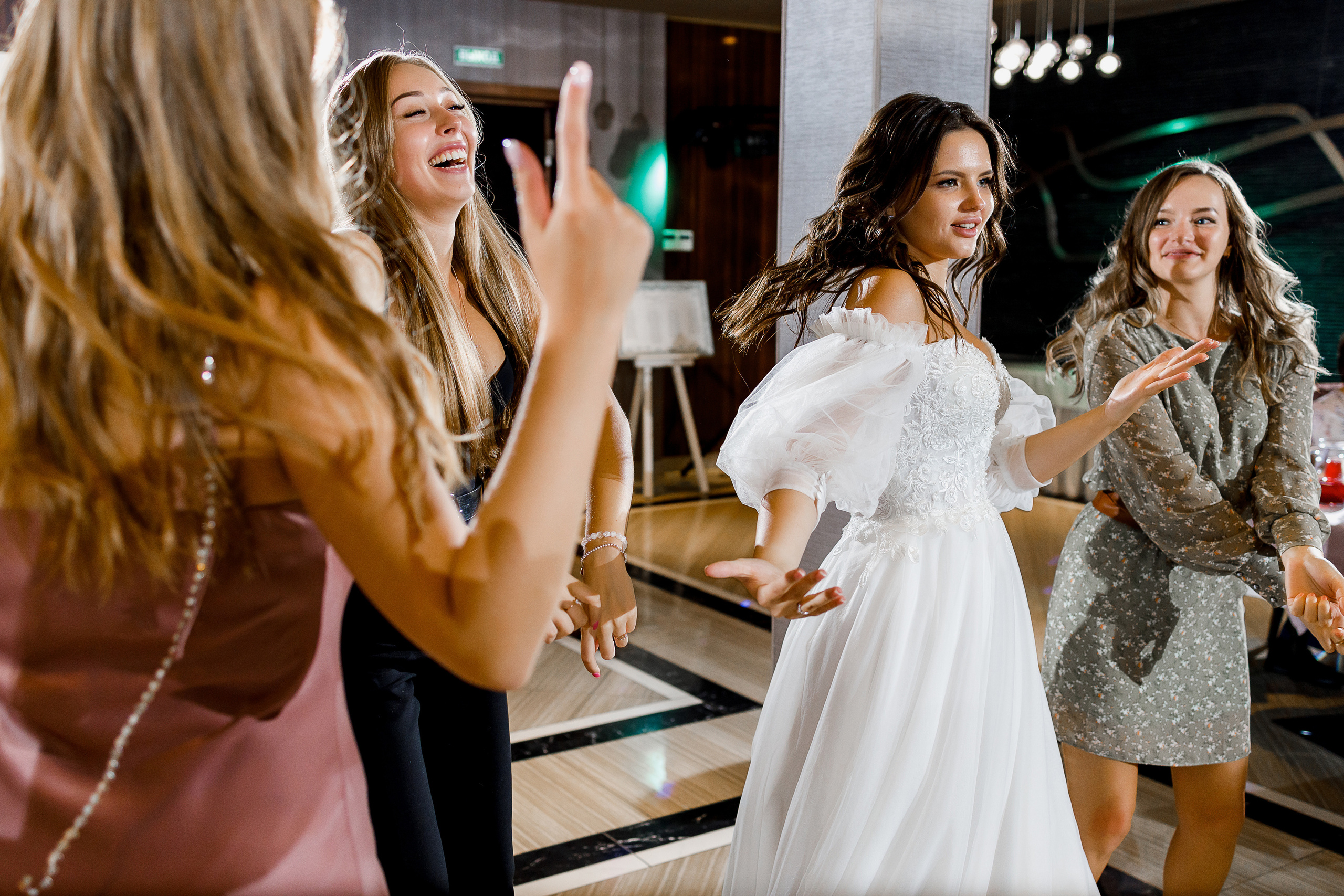 Красивая свадебная церемония в шикарном отеле. Олег Сверчков | Свадебный фотограф Вологда