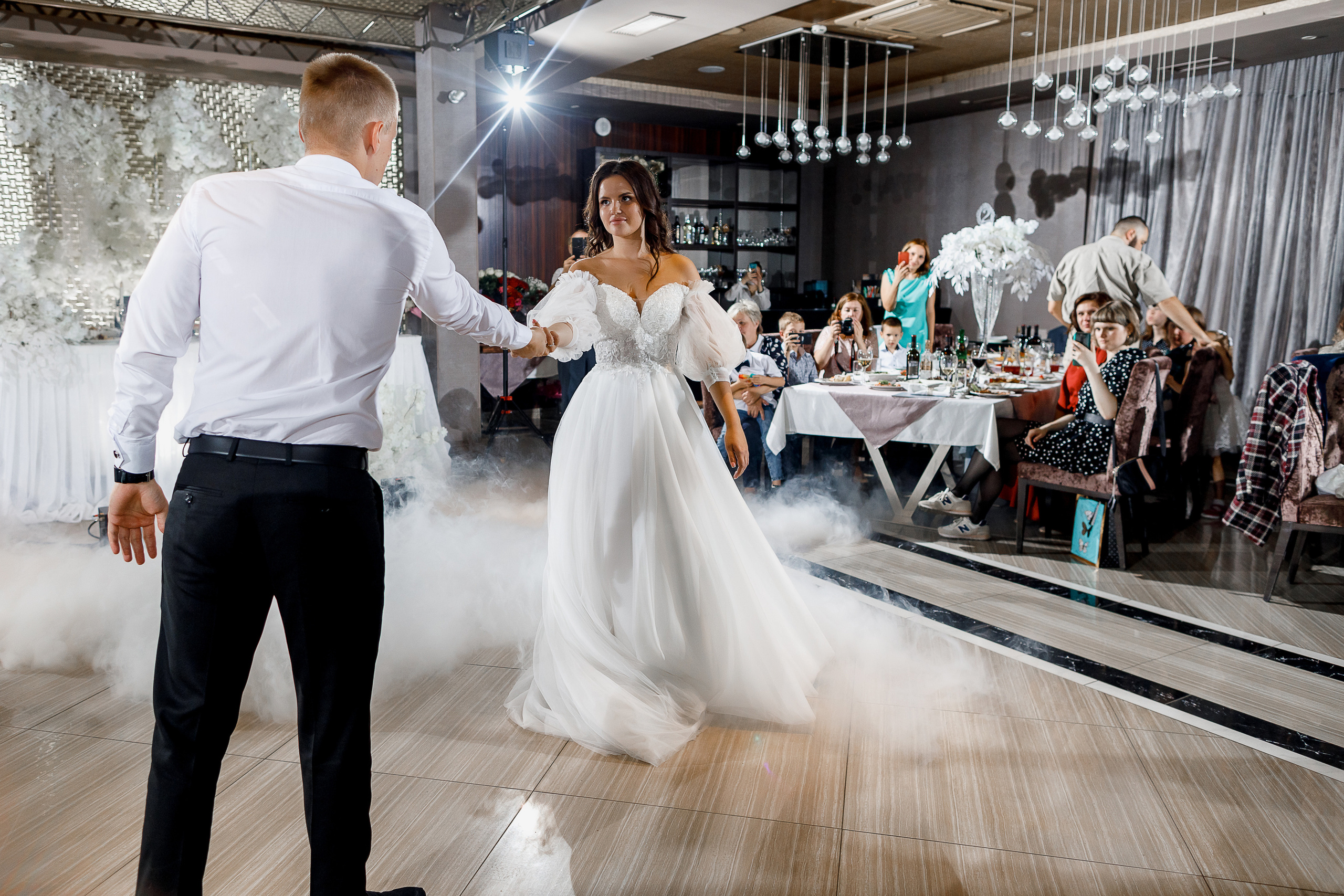 Красивая свадебная церемония в шикарном отеле. Олег Сверчков | Свадебный фотограф Вологда