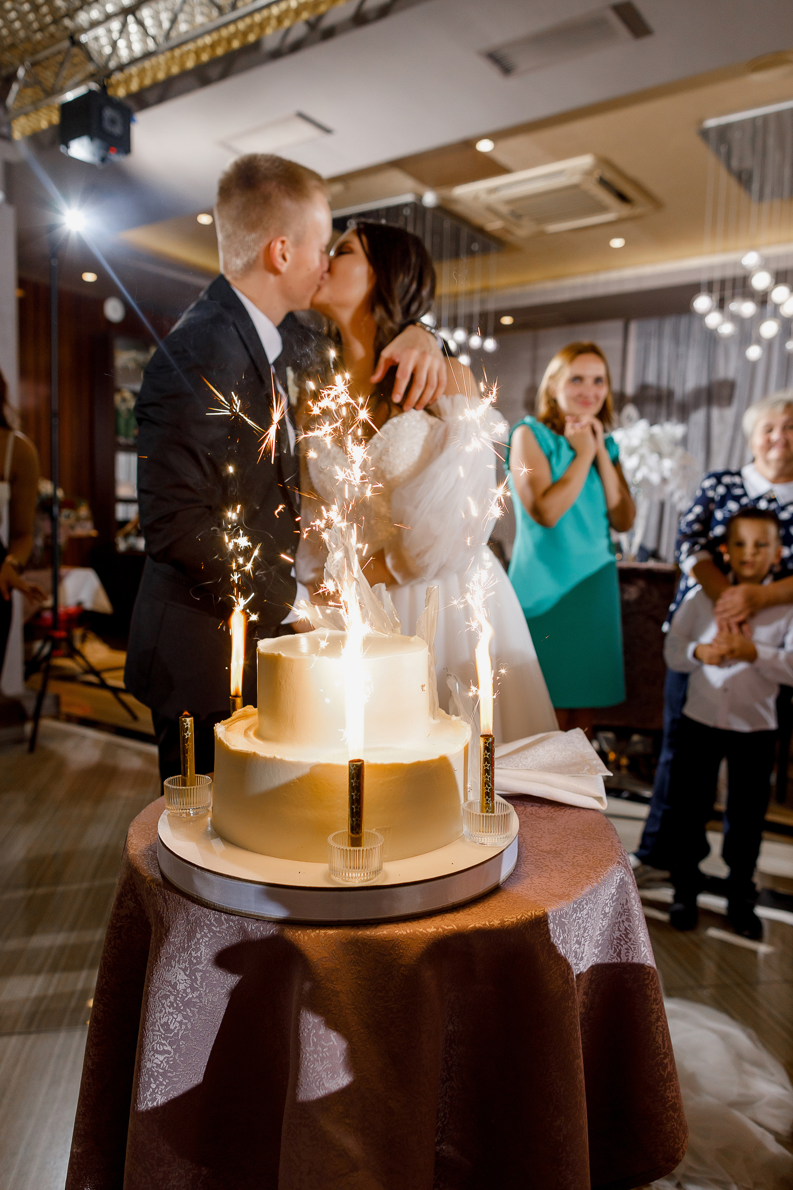 Красивая свадебная церемония в шикарном отеле. Олег Сверчков | Свадебный фотограф Вологда