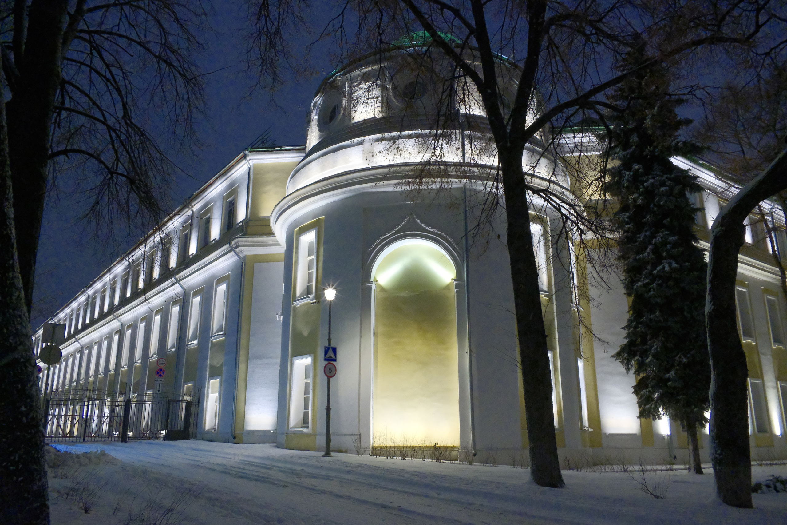 Улица, люди, жизнь…