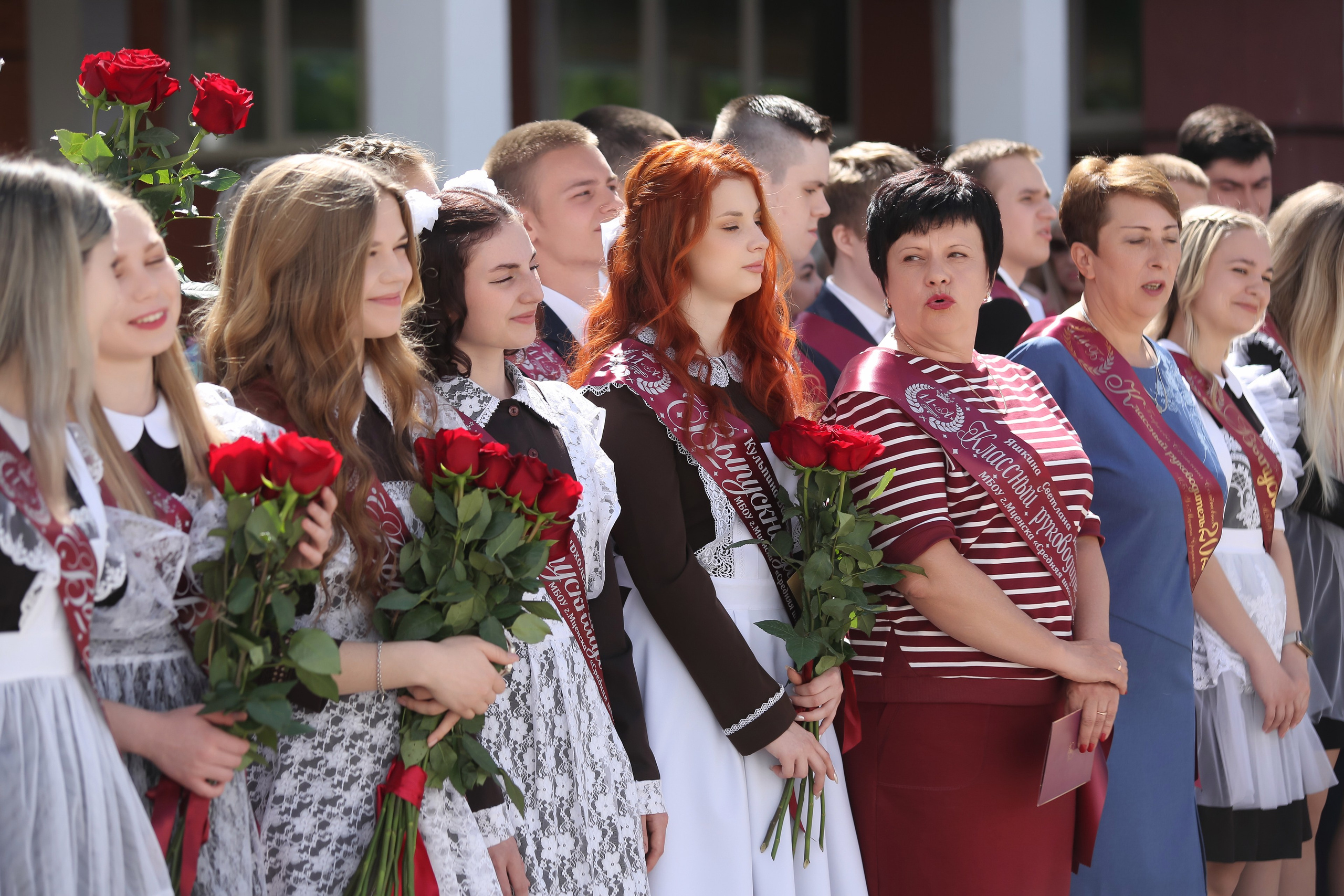 ЛИНЕЙКА «ПОСЛЕДНИЙ ЗВОНОК» 9 ШКОЛА 2024 г МЦЕНСК. ТВОЙ АЛЬБОМ / ТВОИ ПРАВИЛА