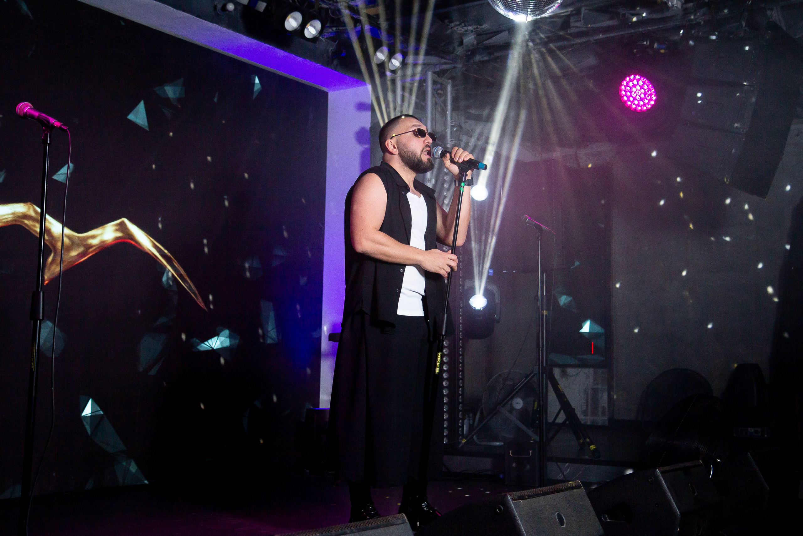 Концерт VA.NO | QUEST PISTOLS SHOW. Репортажный фотограф в Ялте Алексей Семёнов