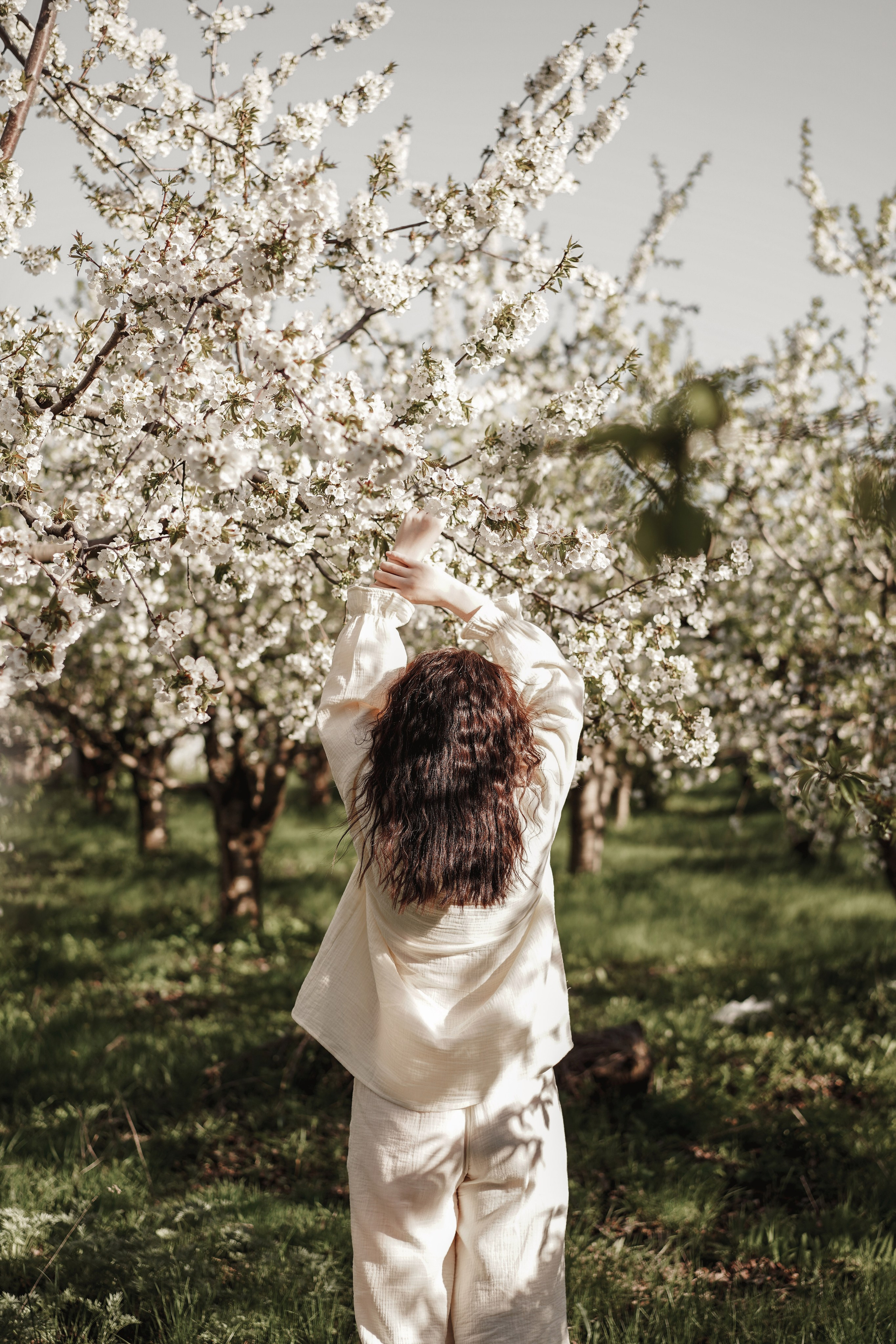 Семейная фотосессия на цветущих садах. Свадебный фотограф в Ростове-на-Дону. Таинство Крещения и Венчания, семейные фотосессии. Алёна Чёботова