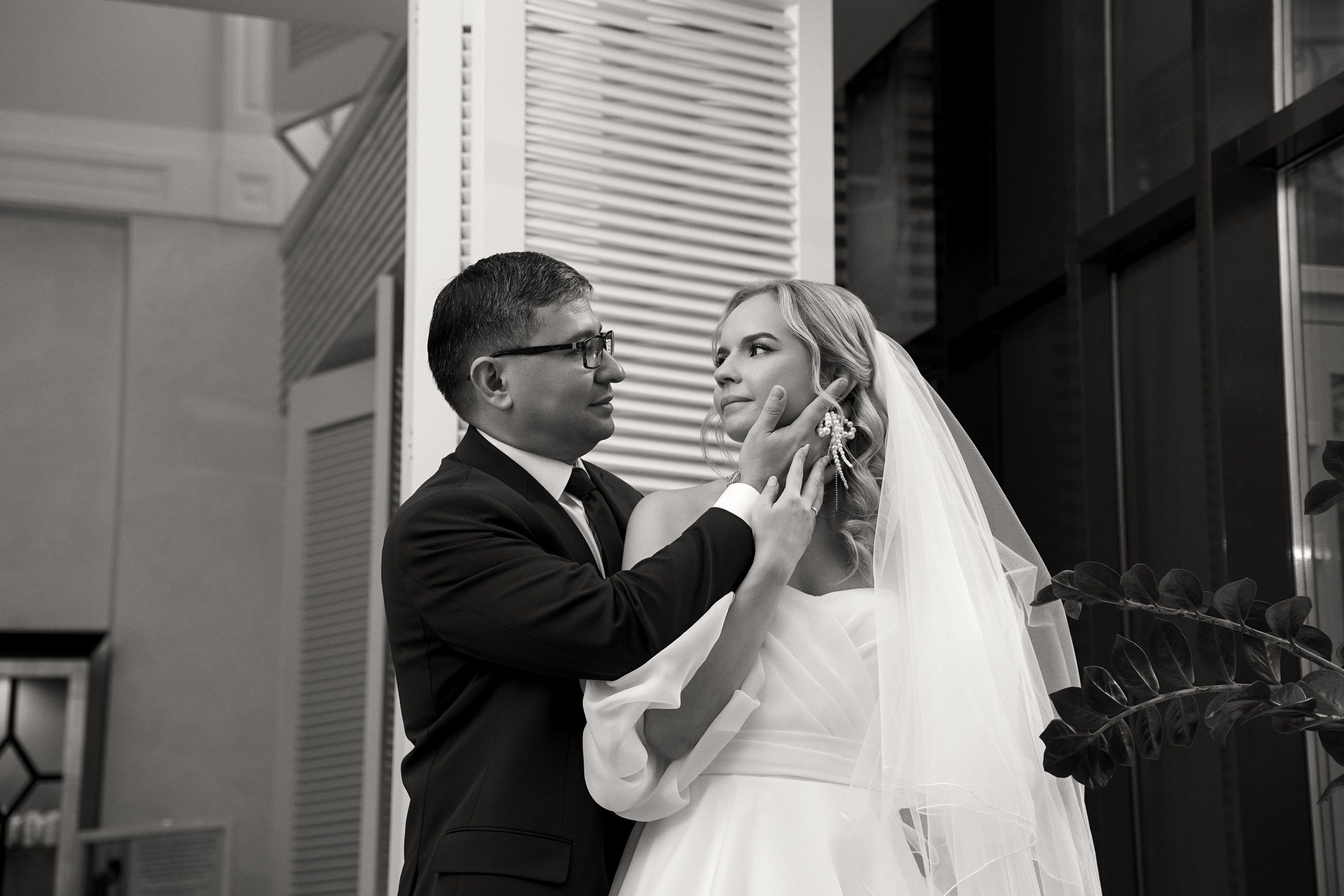 Свадебная фотосессия «4 часа». Отель Резиденция в Ростове-на-Дону. Кадры молодоженов на природе. Фотосессия банкета 1 час. Свадебный фотограф в Ростове-на-Дону. Таинство Крещения и Венчания, семейные фотосессии. Алёна Чёботова