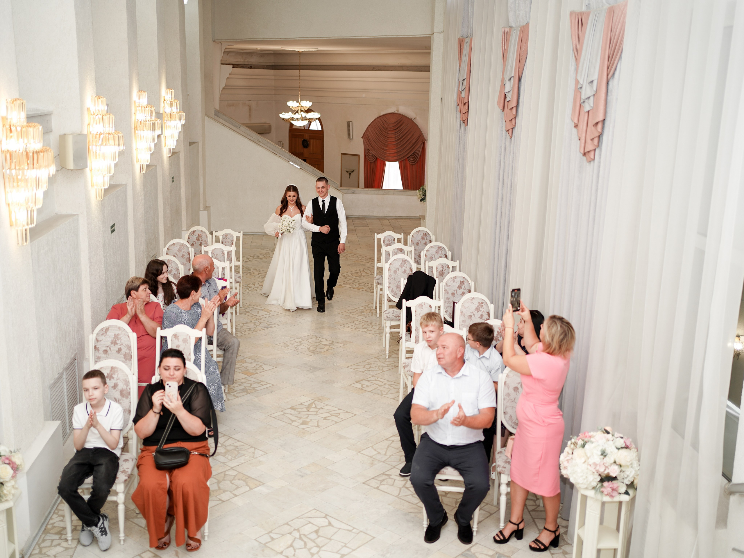 Свадебная фотосессия в Пролетарском ЗАГСе. Свадебный фотограф в Ростове-на-Дону. Таинство Крещения и Венчания, семейные фотосессии. Алёна Чёботова