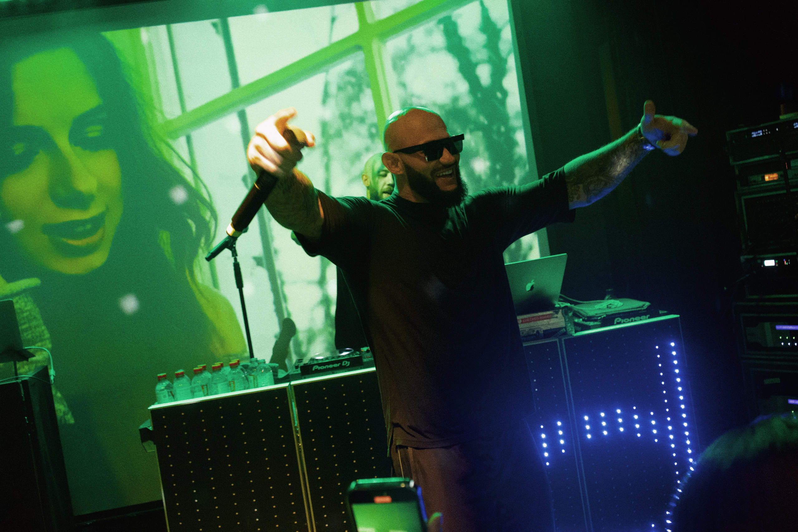 DZHIGAN. NOIZOMAX Художественный фотограф в Дубай