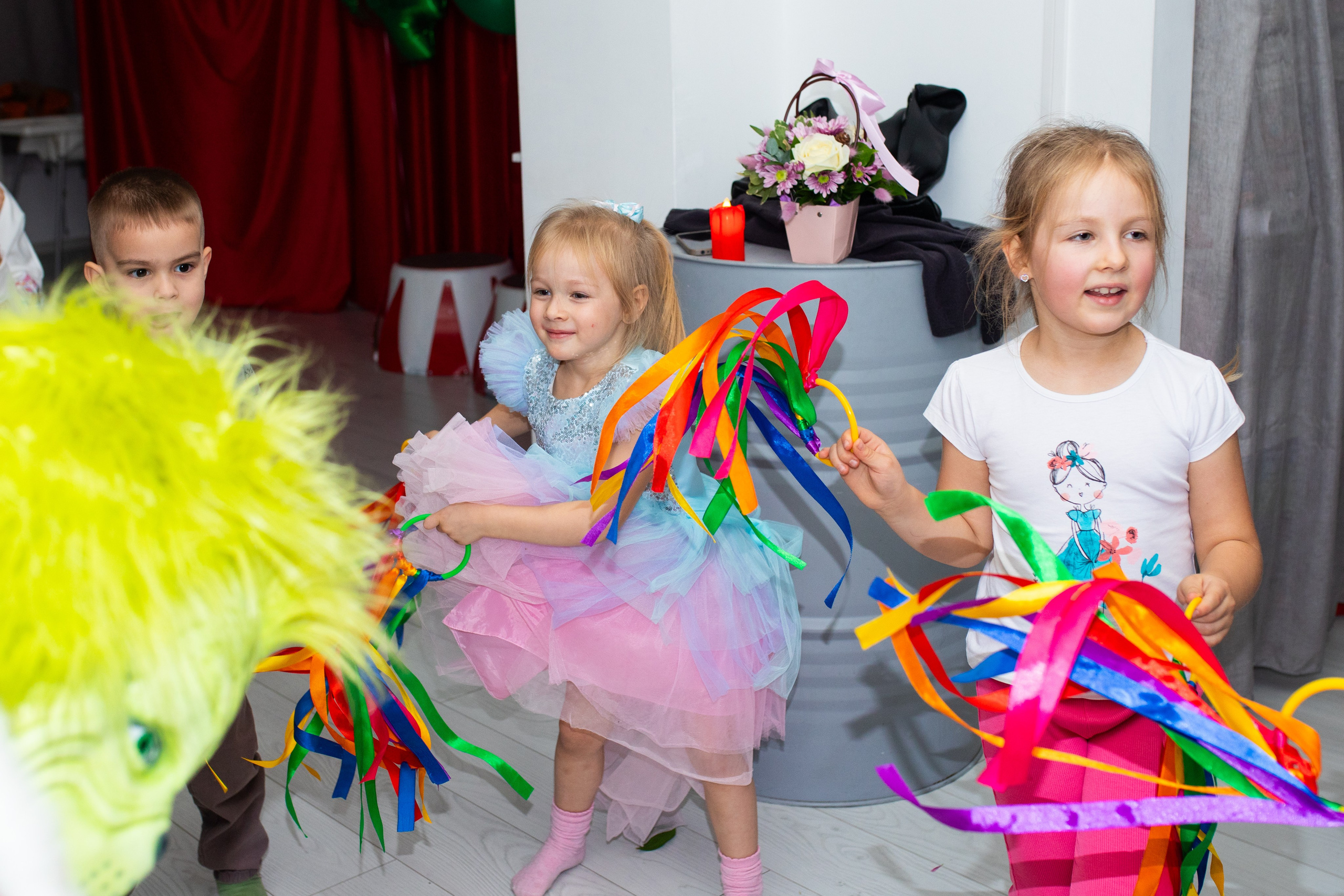 Гринч или как выключили свет в лофте вечером) атмосферные фото детского праздника со свечами и фонариками. Фотограф в Новосибирске Ася Зверева