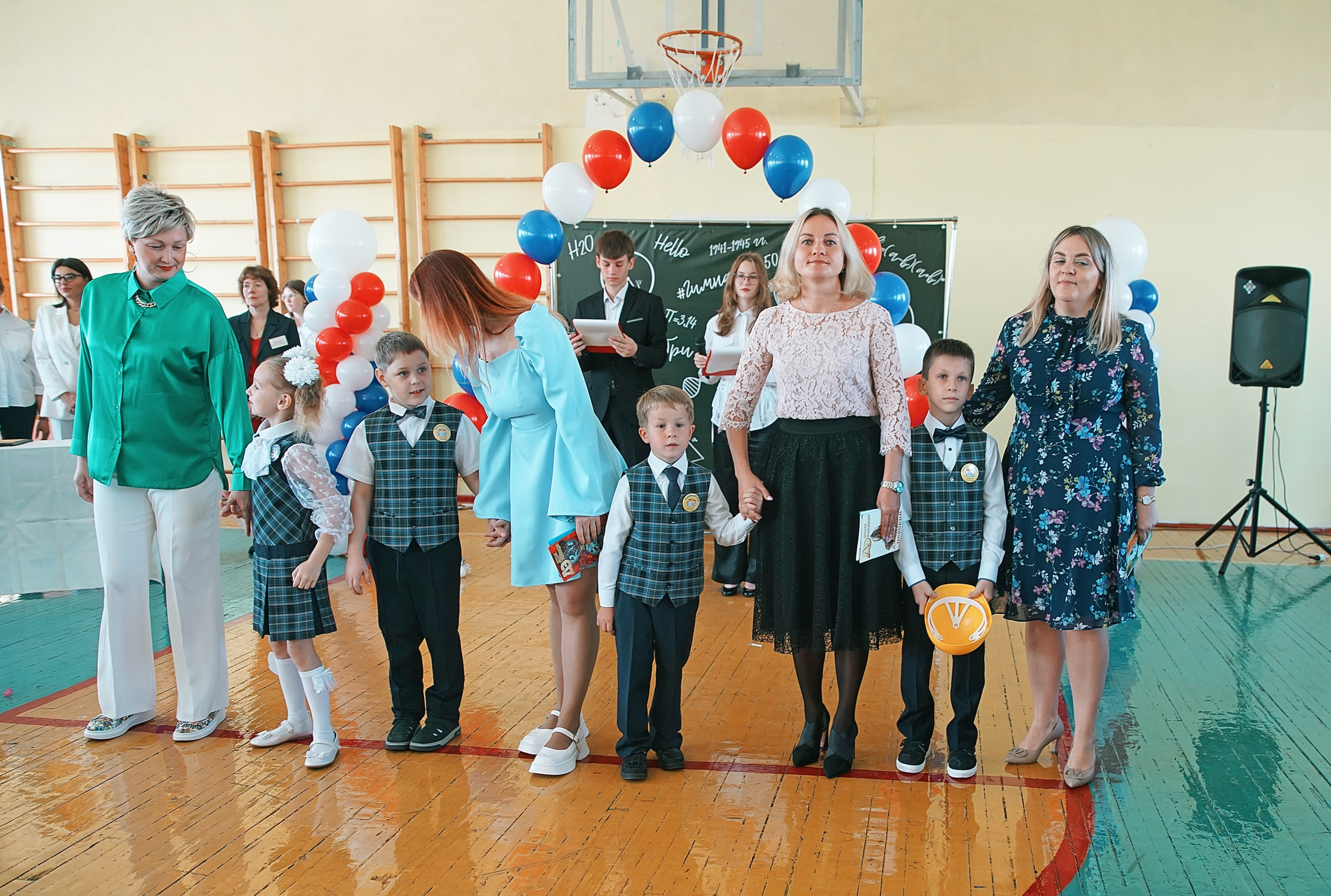 Первый класс линейка, в классе, портреты. Семейный и детский фотограф в Нижнем Новгороде