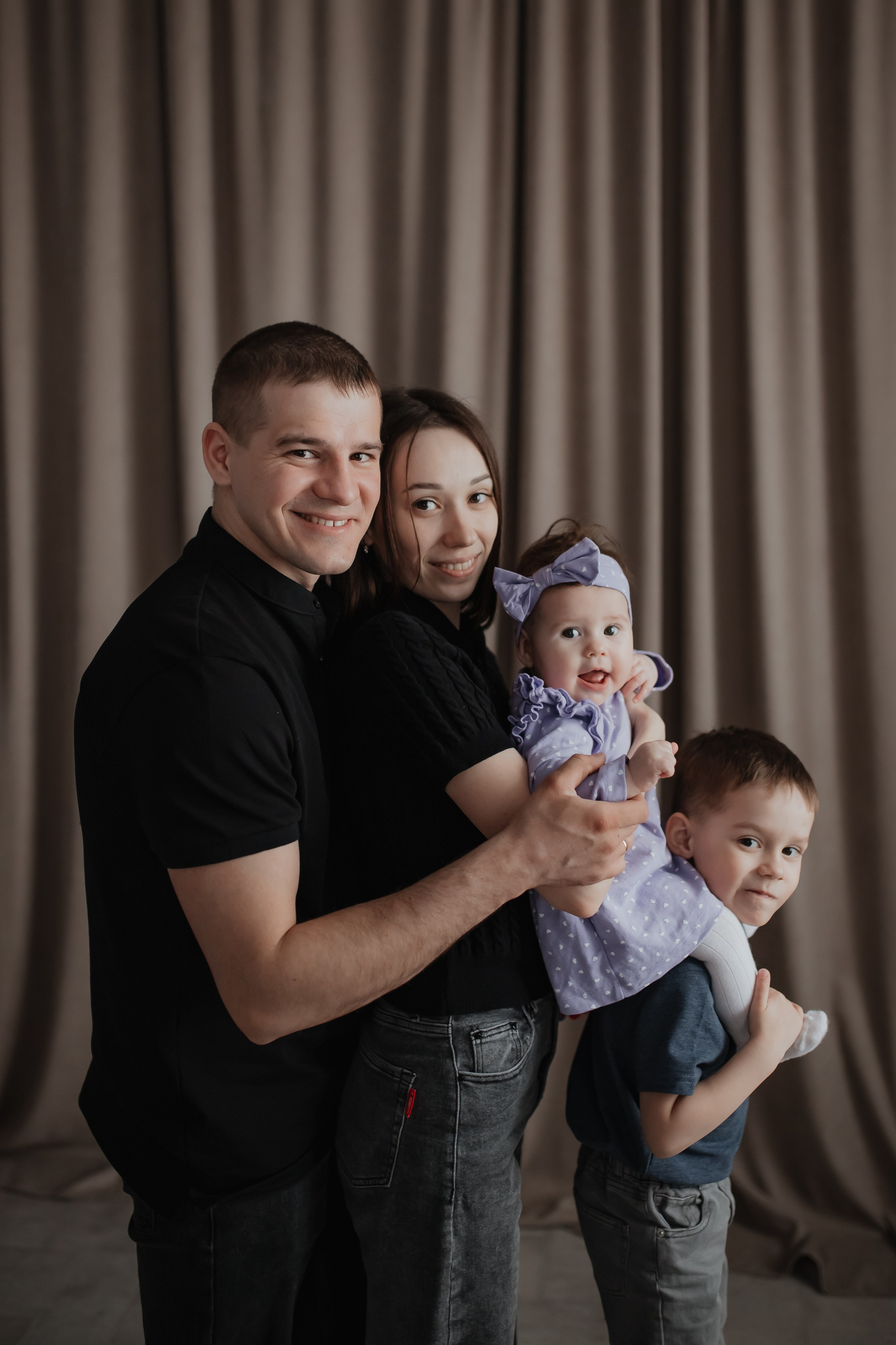 Вика, Миша, Костик и Полина. Фотограф Arina Elatova