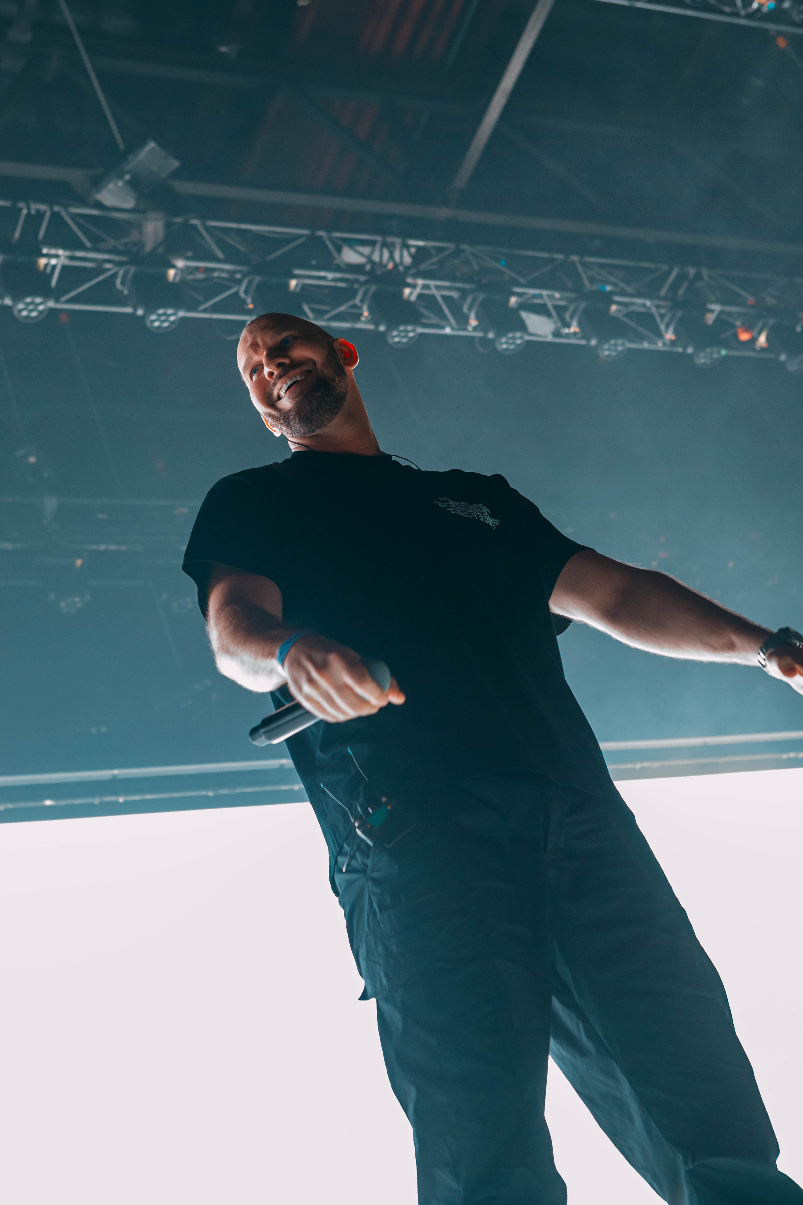 КОСИЧКИ ОТРЕЗАЛА И СОБРАЛА СТАДИУМ