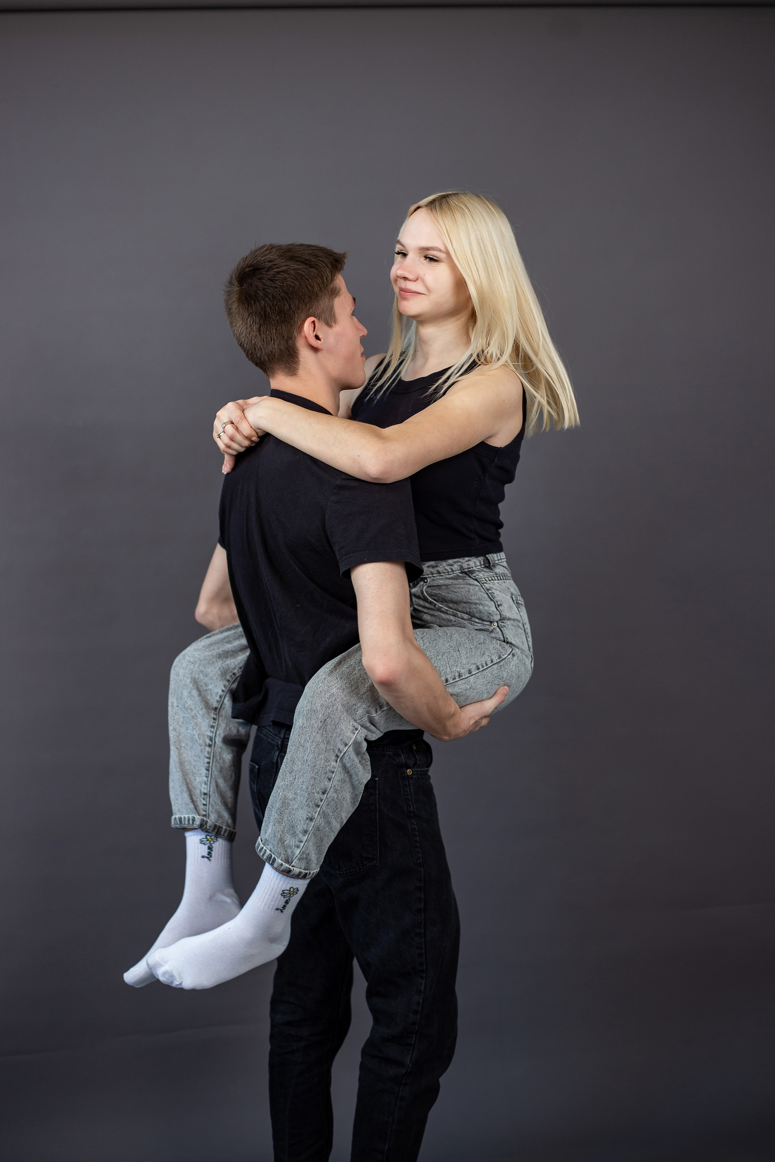 Love story. Фотограф Краснодара, фотограф в парке Галецкого.репортажный фотограф. детский фотограф, свадебный фотограф. профессиональный фотограф