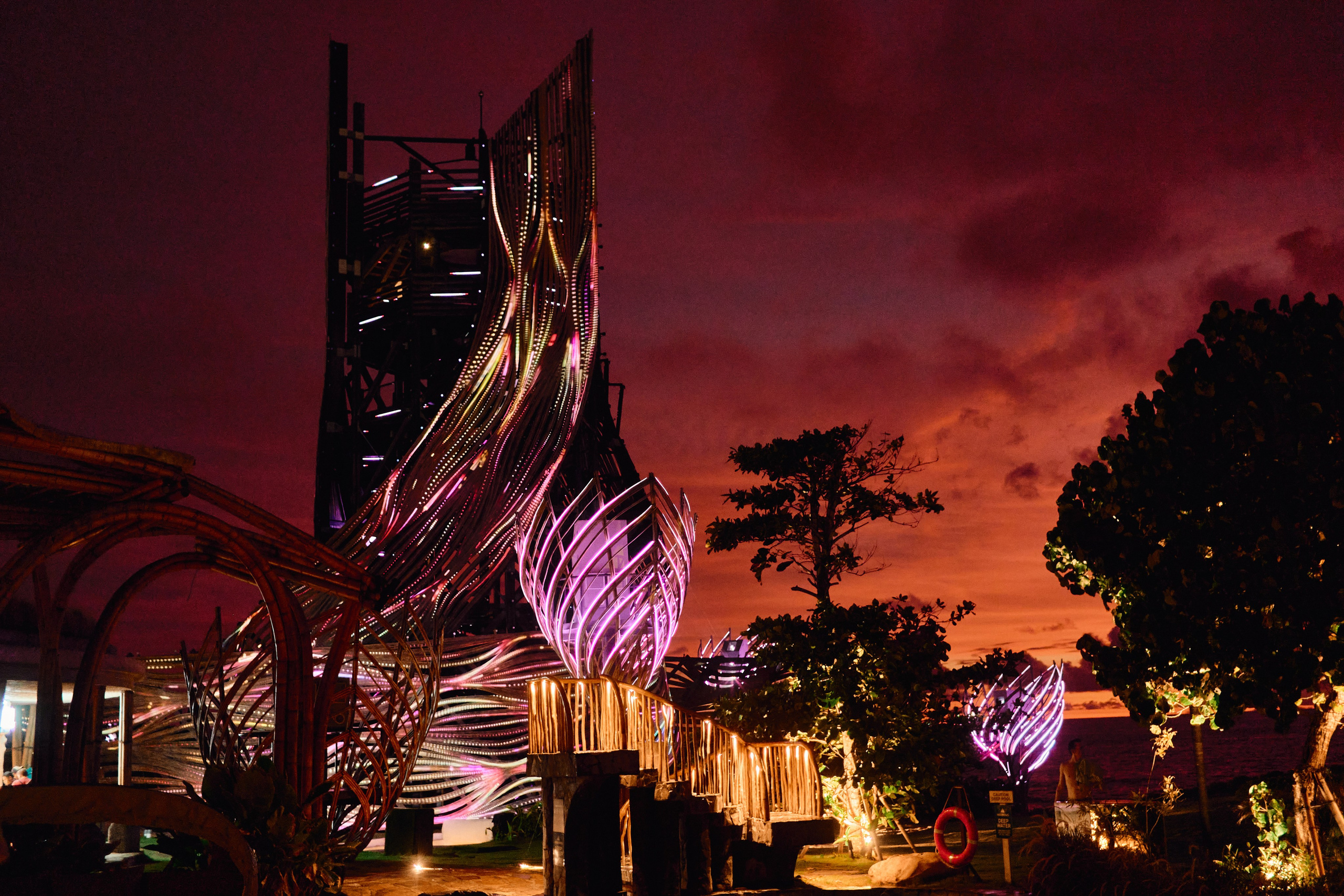 NuanuNight. See the moment and catche. commercial and reportage