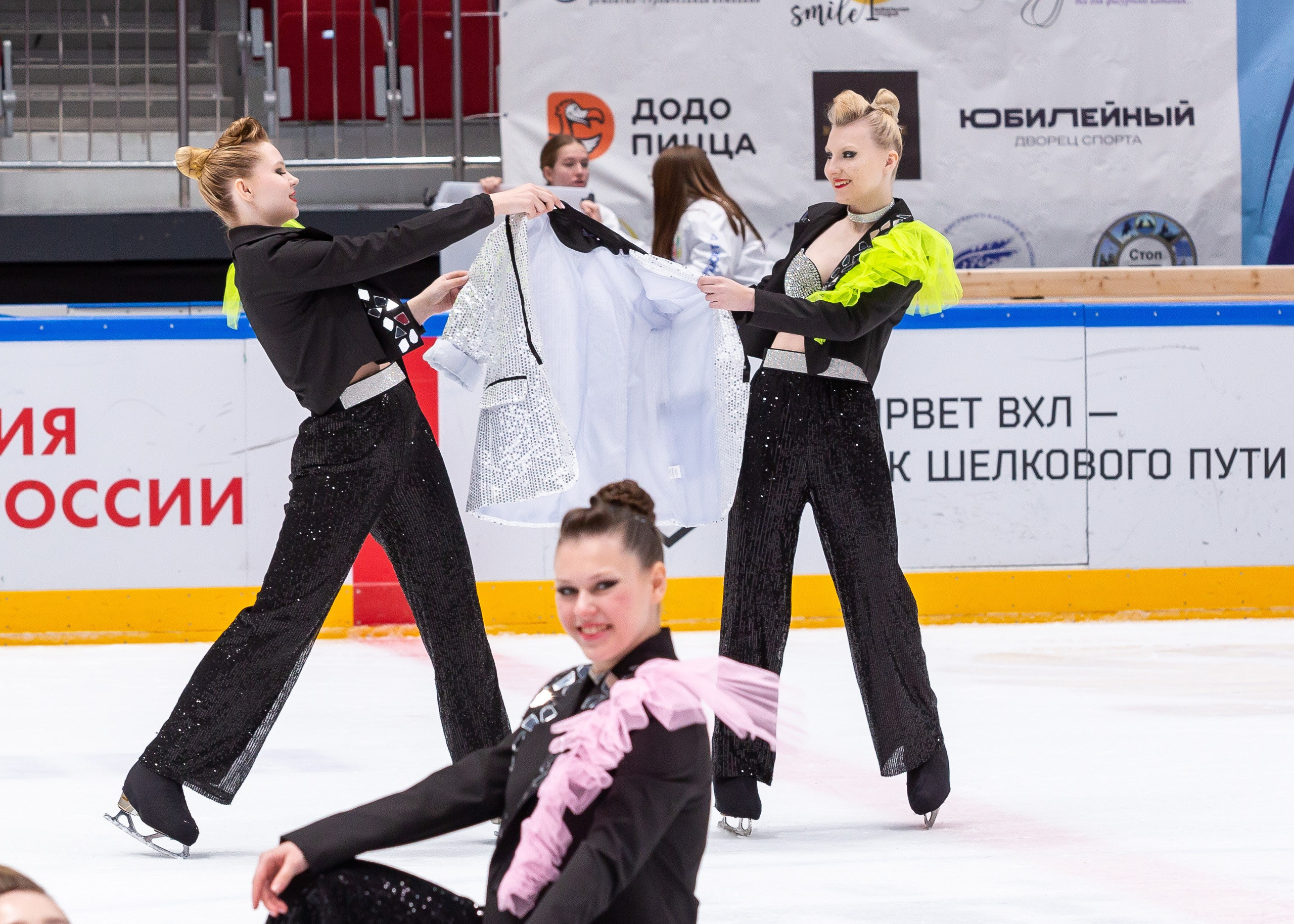 VII Ежегодный фестиваль массовых танцев на льду и фигурного катания «Петровский лёд» Санкт-Петербург 2024. Репортажный фотограф в Москве