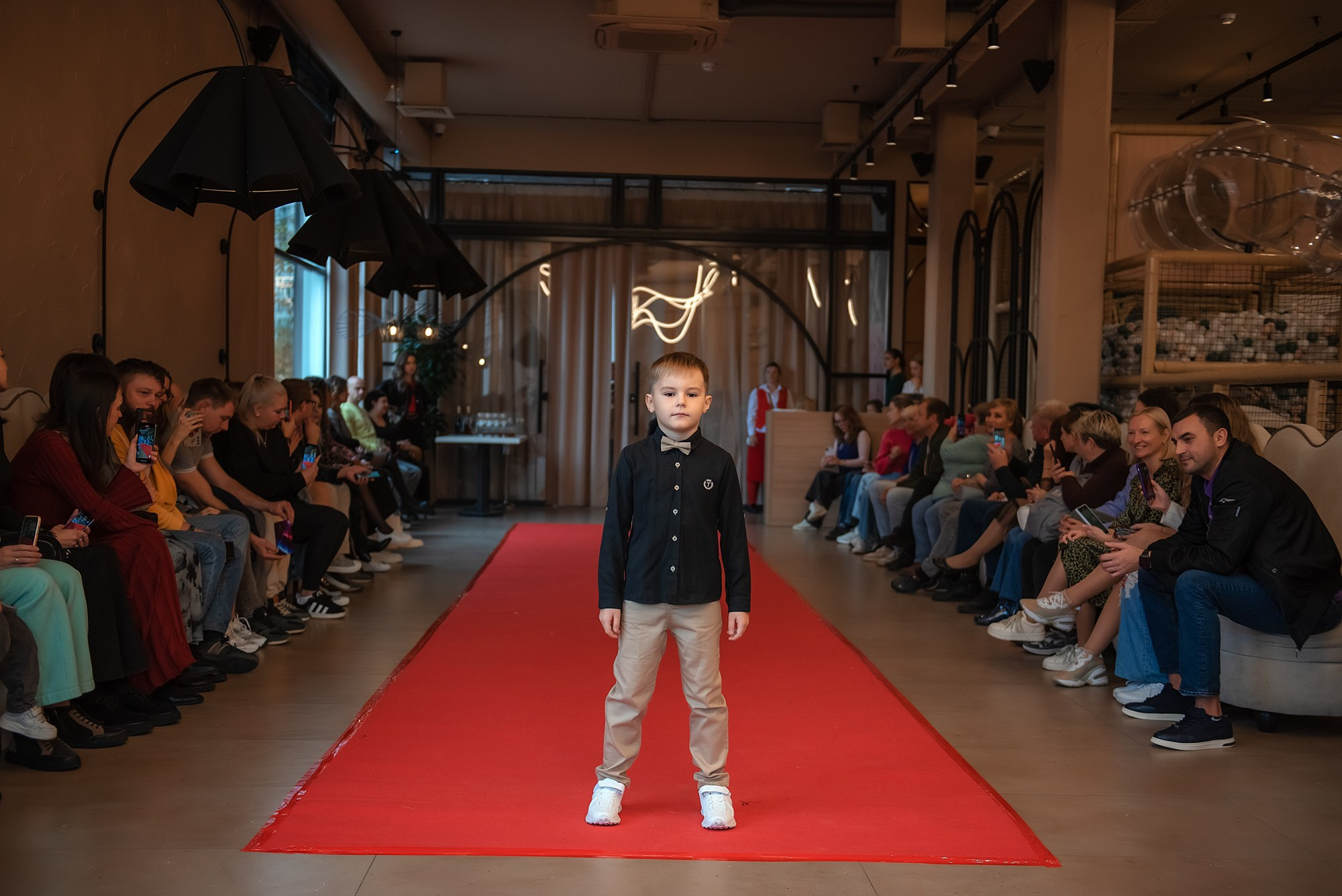 HAPPYkids дефиле в день мамы. Семейный и коммерческий фотограф в Сочи Александр Бодунов