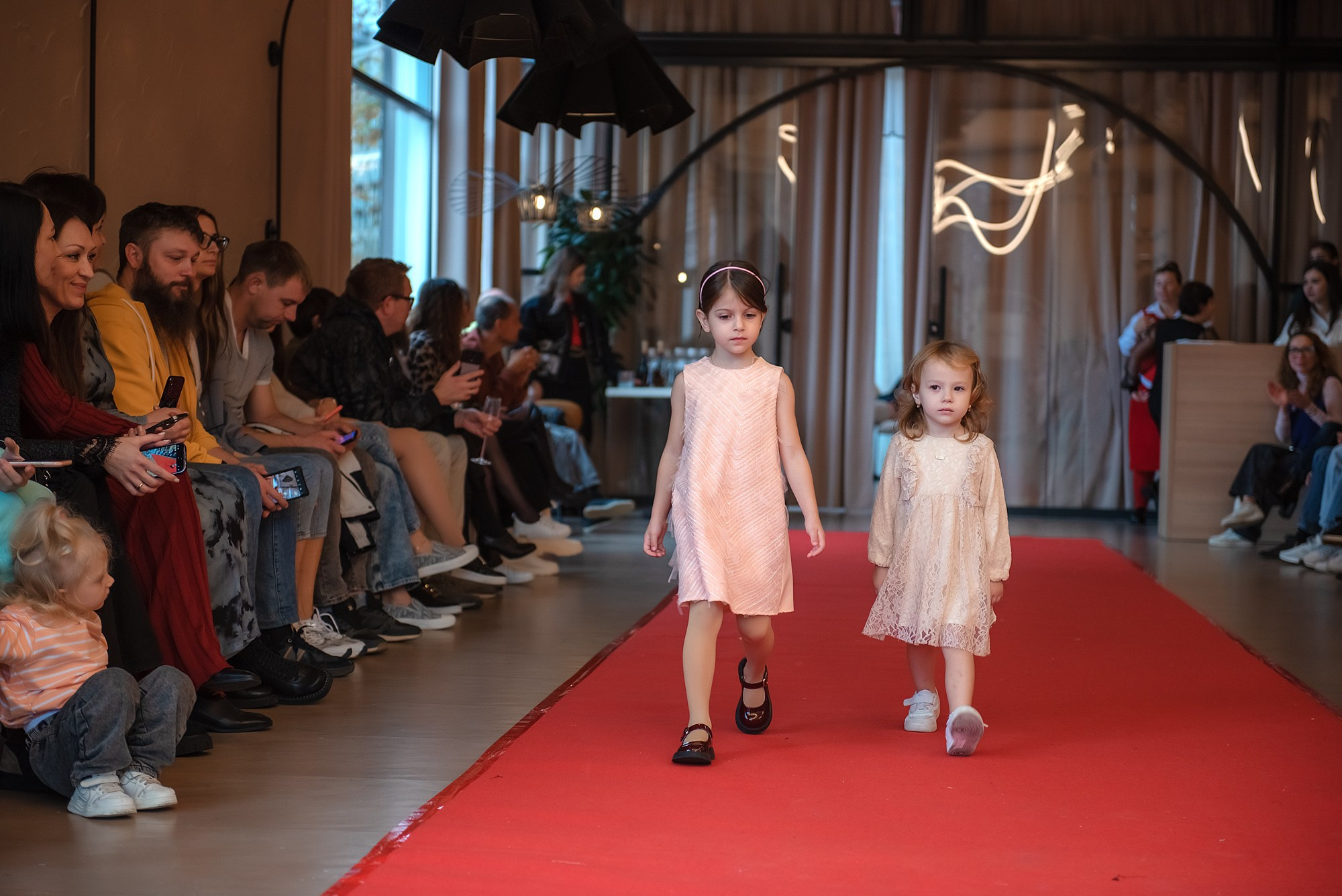 HAPPYkids дефиле в день мамы. Семейный и коммерческий фотограф в Сочи Александр Бодунов