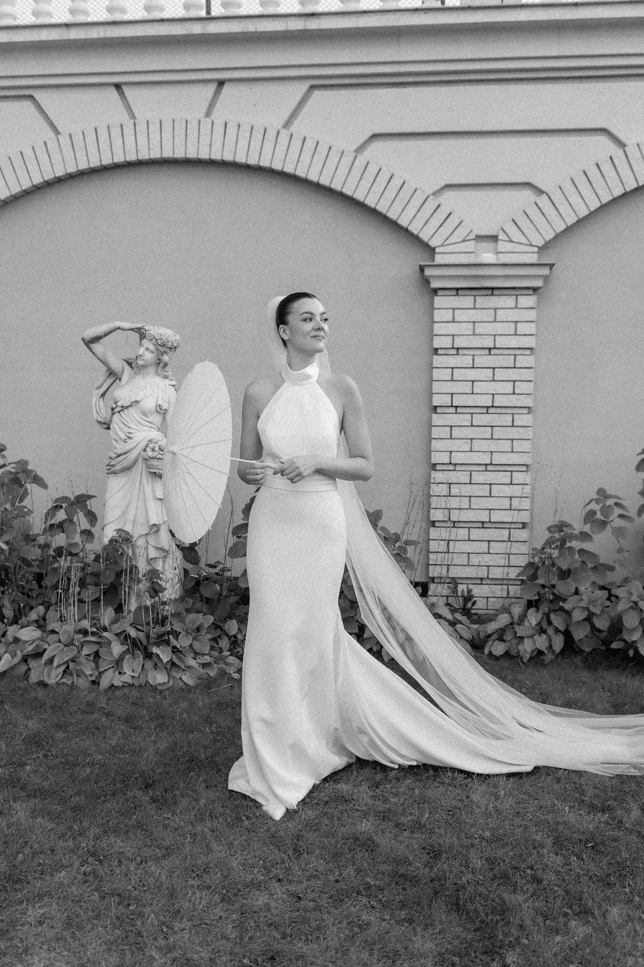 Wedding day in VERSAL PARK. Wedding PHOTOGRAPHER Andrew Vnukov