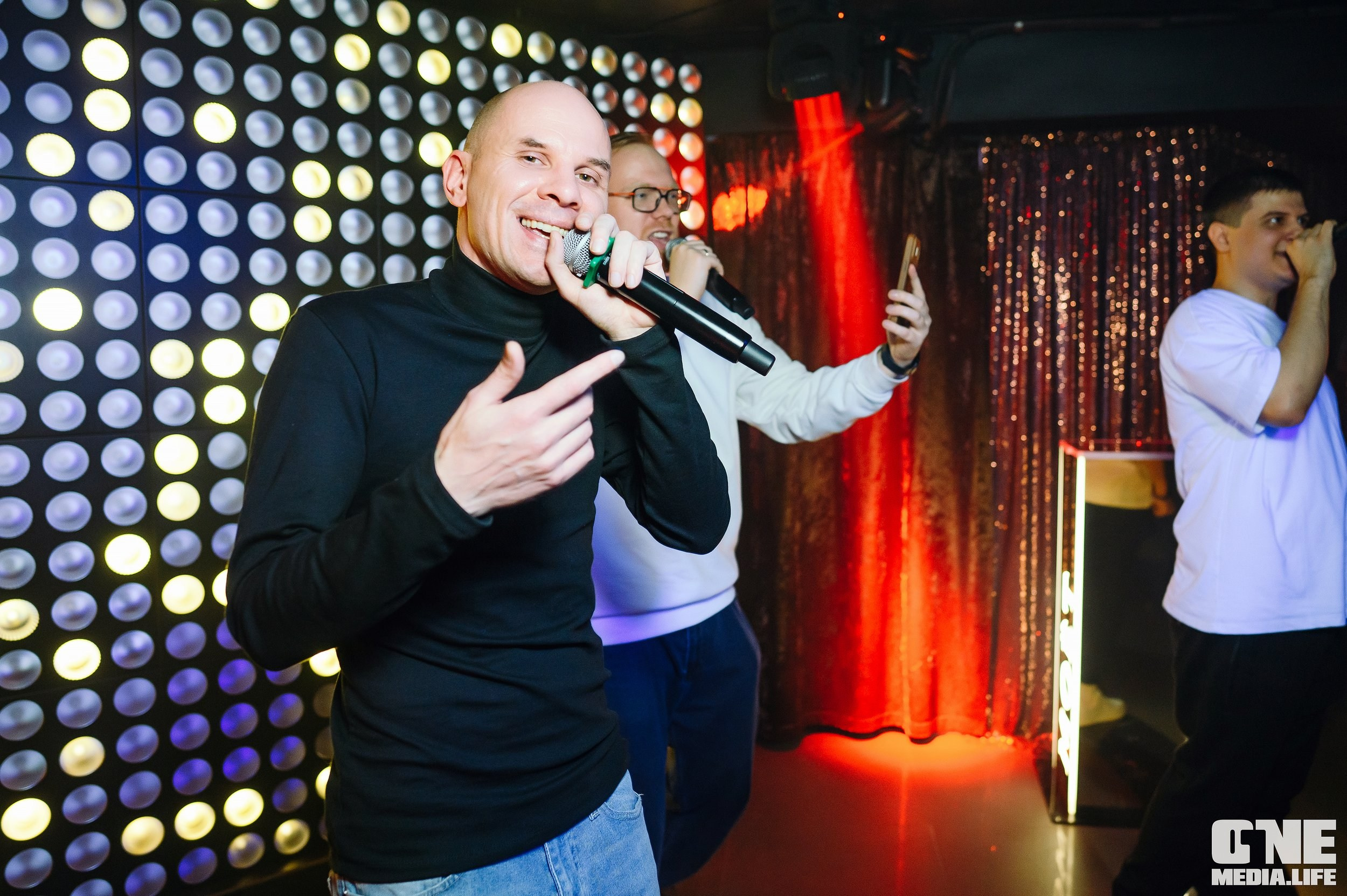 Фоторепортаж из караоке-клуба Эйфория. One Media Life: фоторепортажи, фотоотчеты с мероприятий и заведений