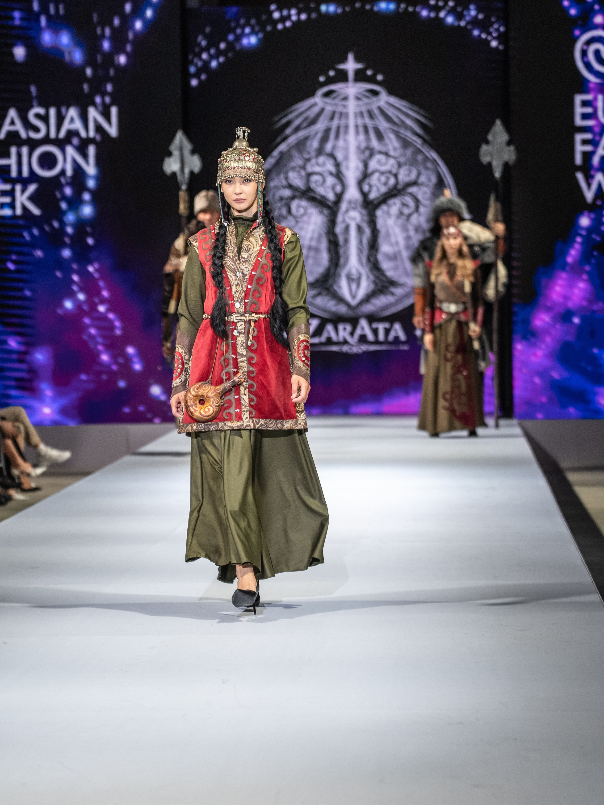 EURASIAN FASHION WEEK Lo Zarata. Сайт Алматинского НЮ АРТ, будуар и фэшн фотографа Дениса Карпенко