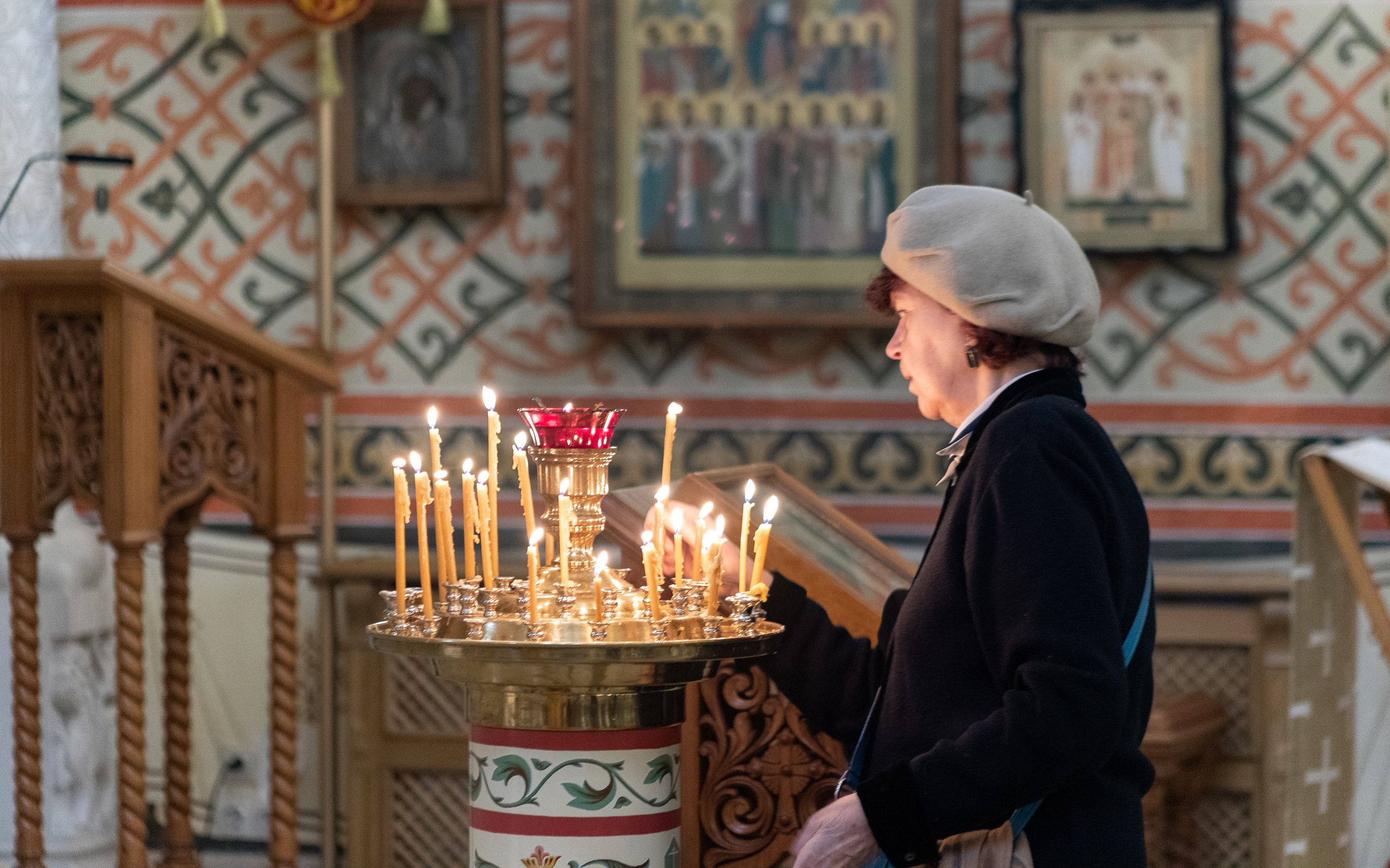 Праздничное богослужение Святителю Николаю 19 декабря. Интерьерный фотограф в Москве Роман Потапов