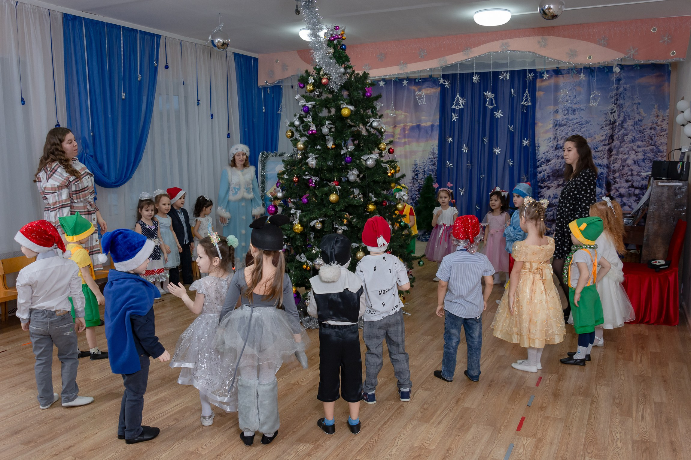 Новогодний утренник в детском саду