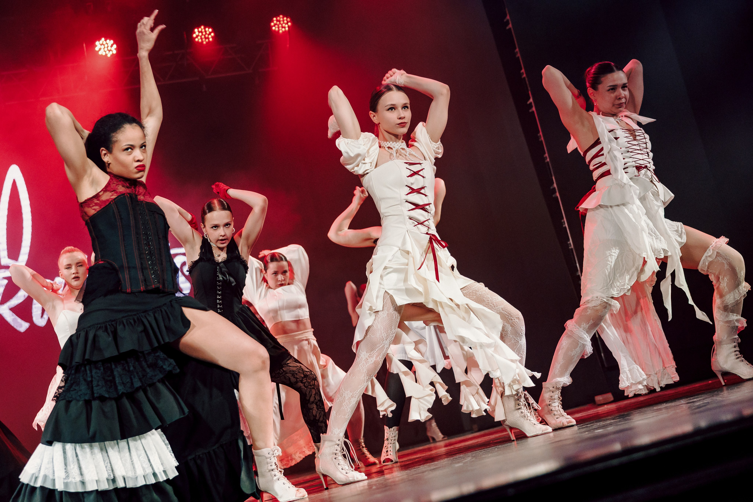 Отчётный концерт танцевальной школы «Red Rabbits» 2025. Лёшка Варзегов — фотограф