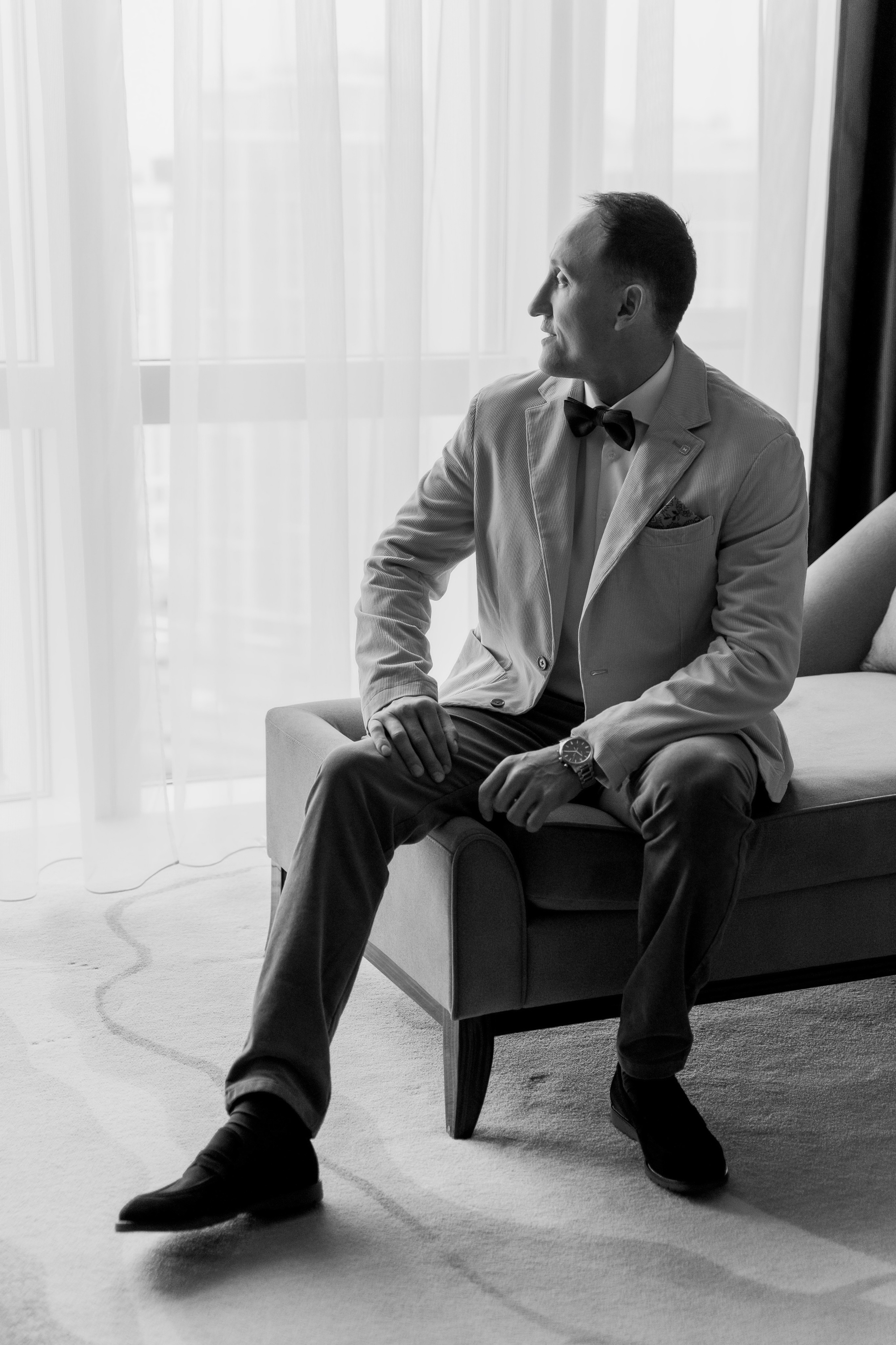 Свадебный фотограф в Москве. Свадебный фотограф Видное, Бутово, Домодедово, Щербинка, Царицыно. Свадебная фотосессия и сборы невесты в отеле Soluxe. Регистрация брака во дворце бракосочетания ВДНХ. Свадьба на ВДНХ. Свадебная фотосессия с ретро автомобилем Чайка. 