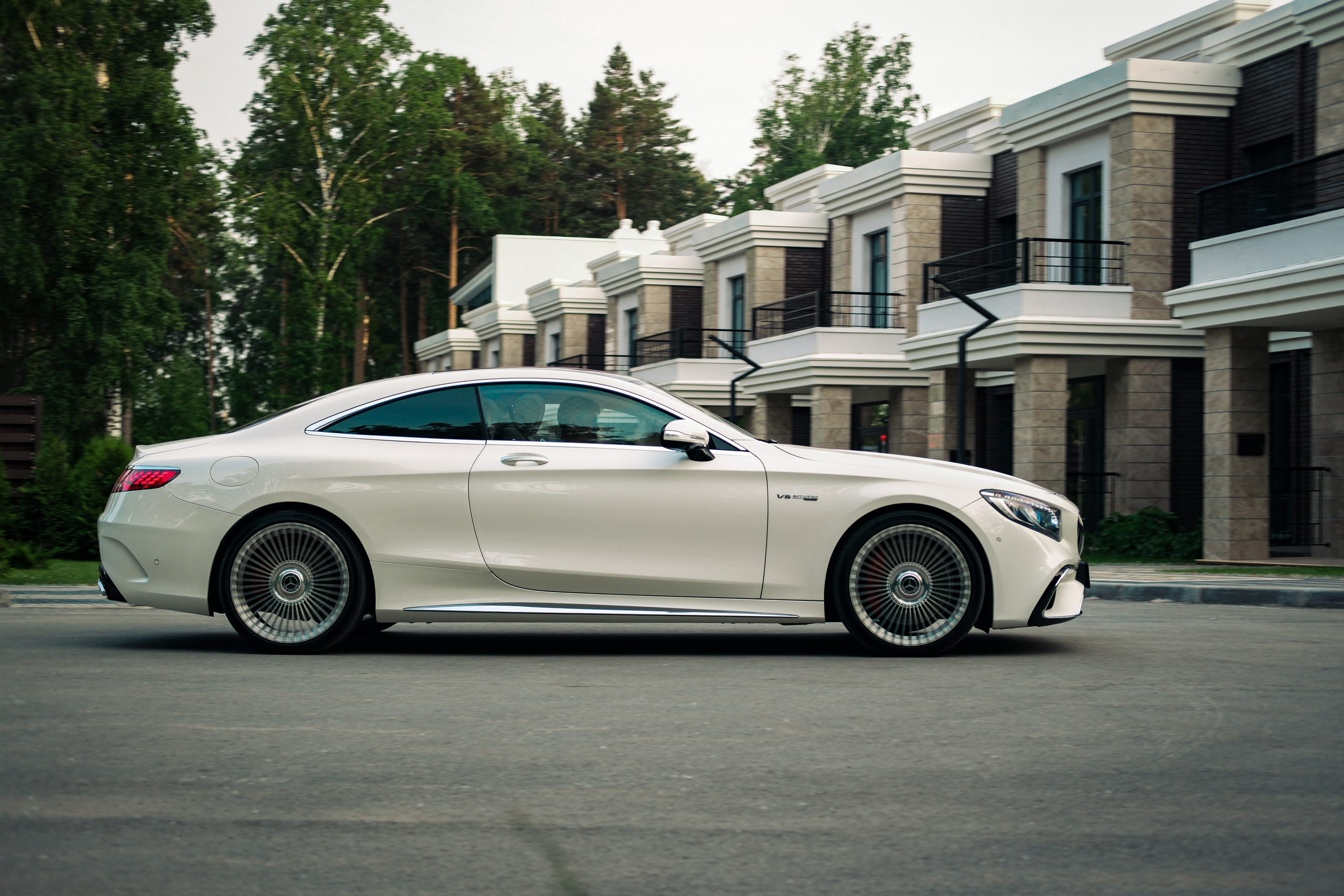 Профессиональная фотосессия Mercedes Benz S63 AMG Coupe в&nbsp;Новосибирске. Автомобильный фотограф Чанчин Владимир: детальные снимки кузова, интерьера и&nbsp;динамики. Съемка автомобиля для продажи