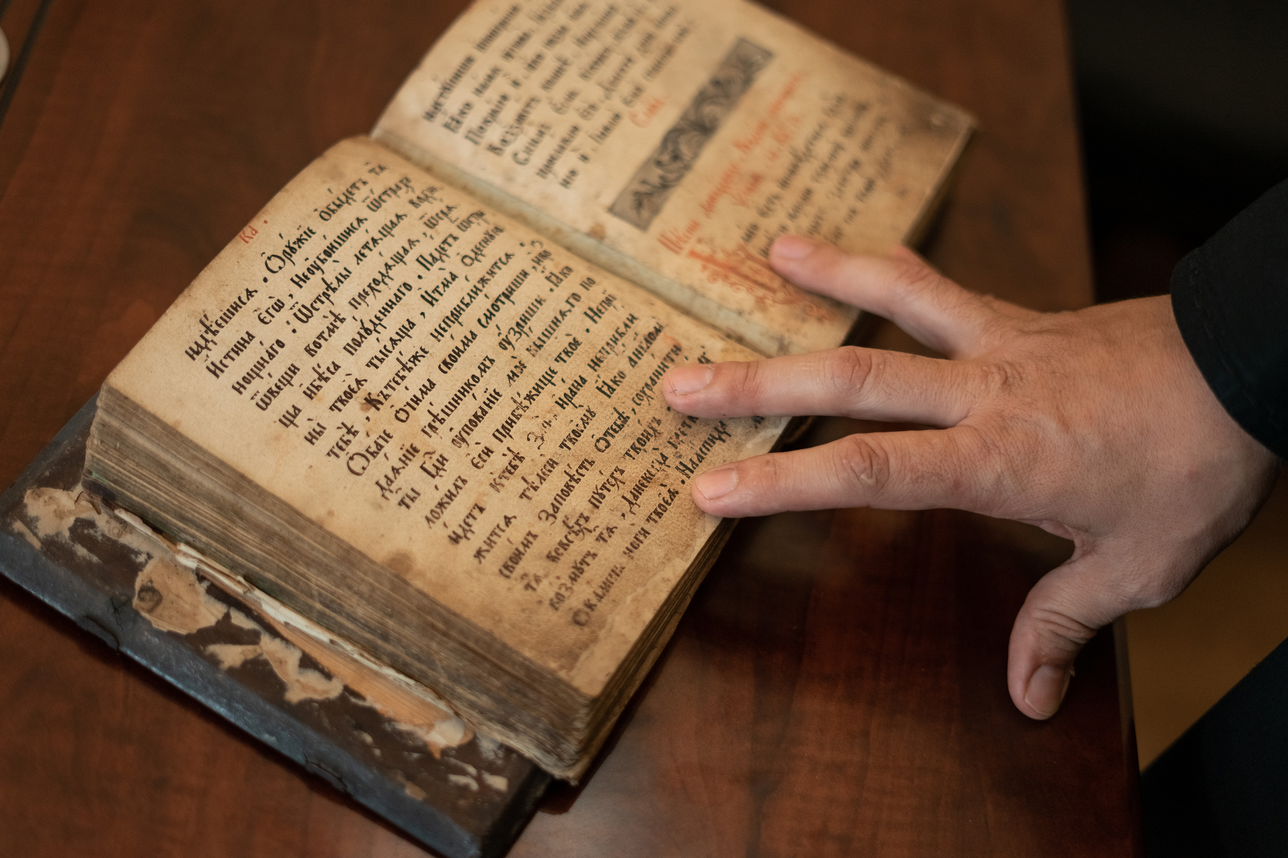 Priest: Work in The Main Cathedral. Ofeliya Zhakayeva — documentary photographer, videographer