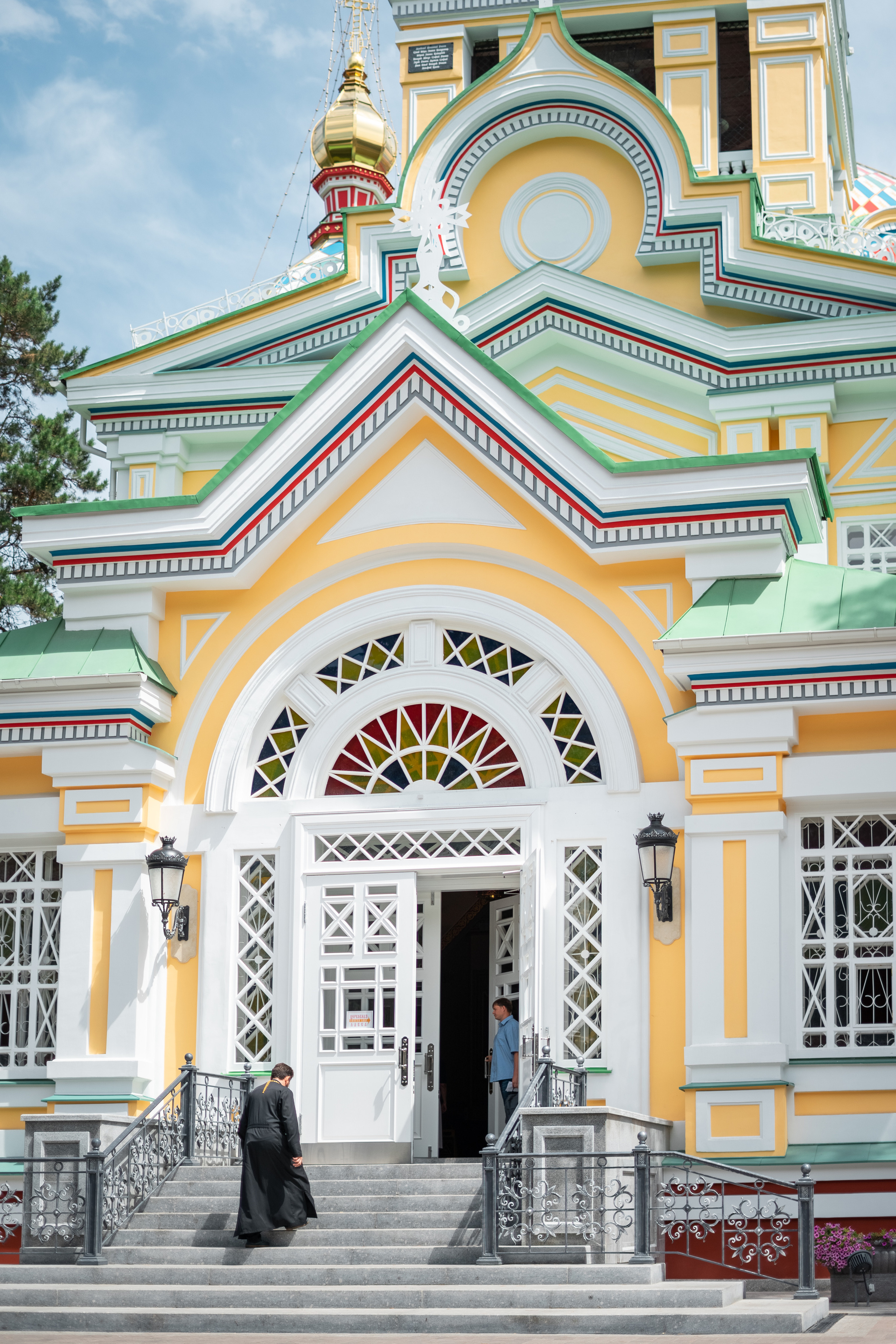 Priest: Work in The Main Cathedral. Ofeliya Zhakayeva — documentary photographer, videographer